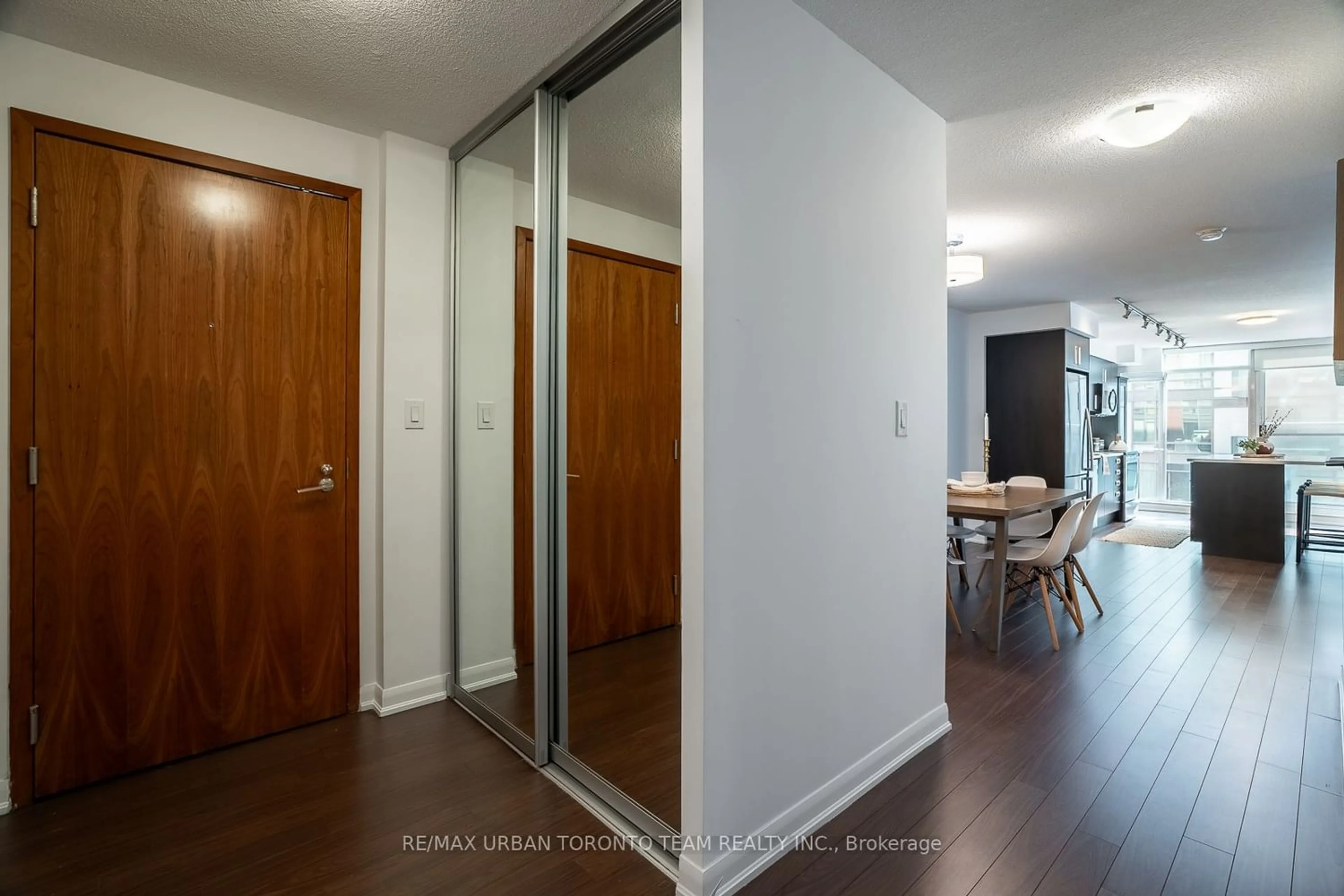 Indoor entryway for 205 Frederick St #511, Toronto Ontario M5A 4V3
