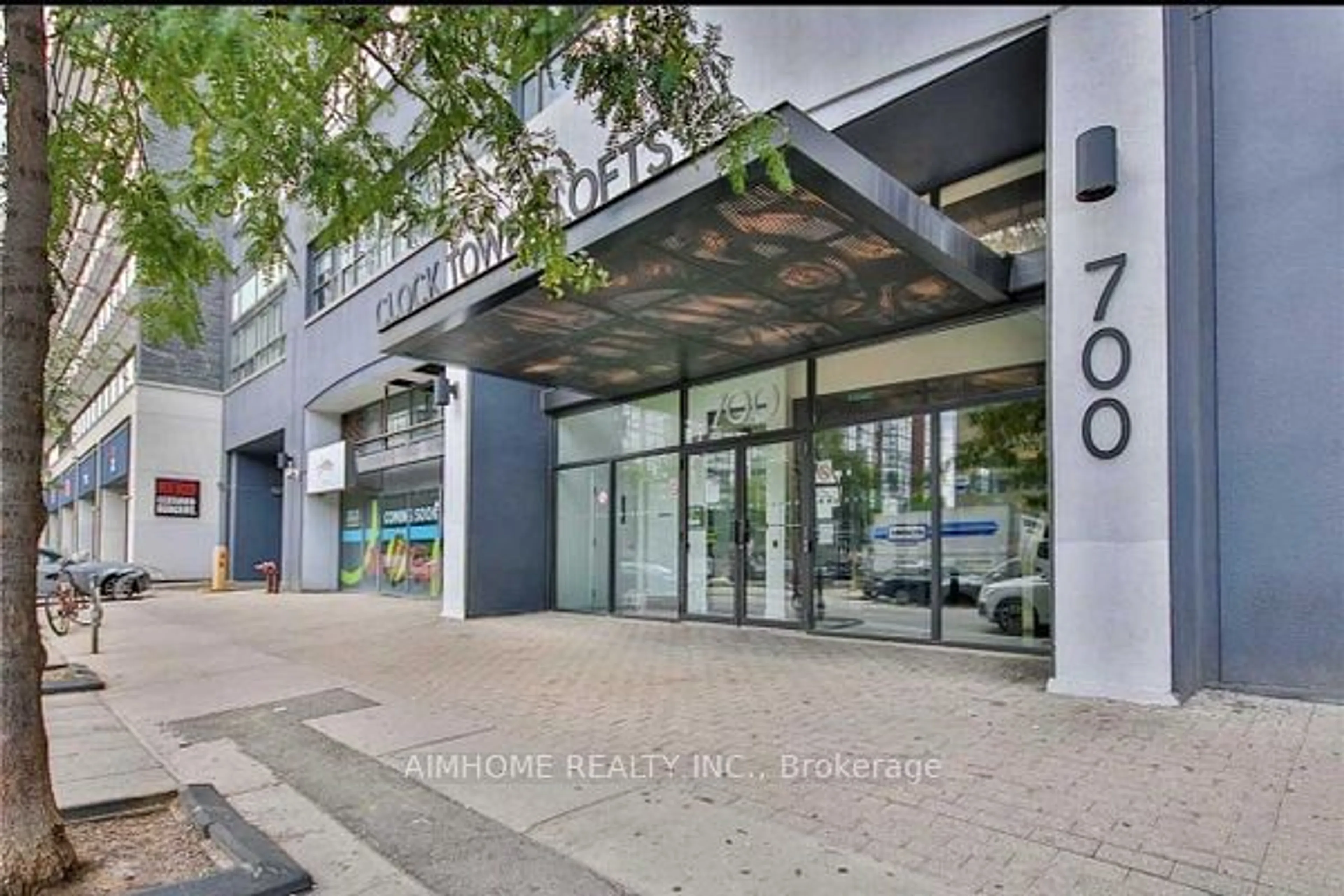 Indoor foyer for 700 King St #604, Toronto Ontario M5V 2Y6