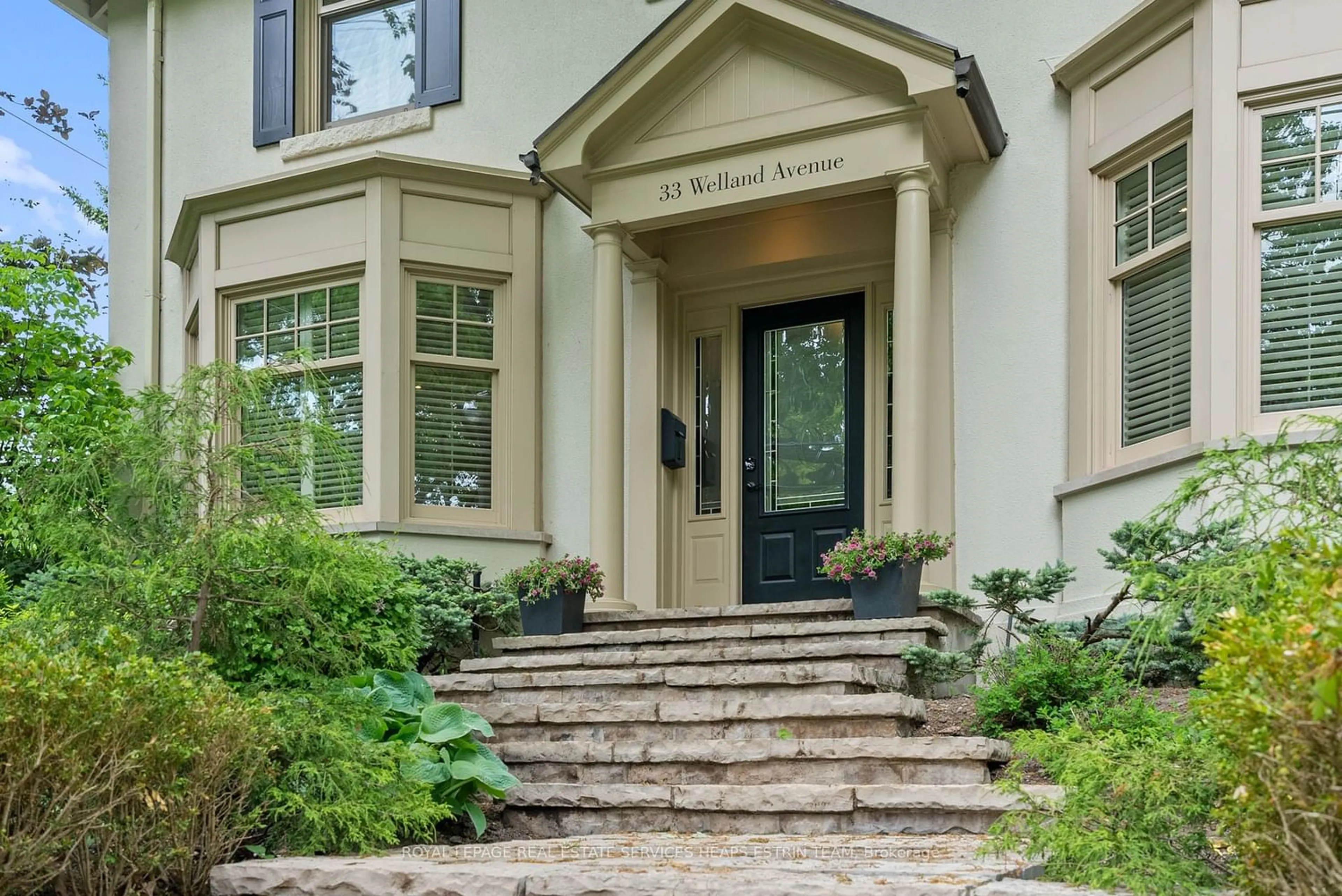 Indoor entryway for 33 Welland Ave, Toronto Ontario M4T 2H8