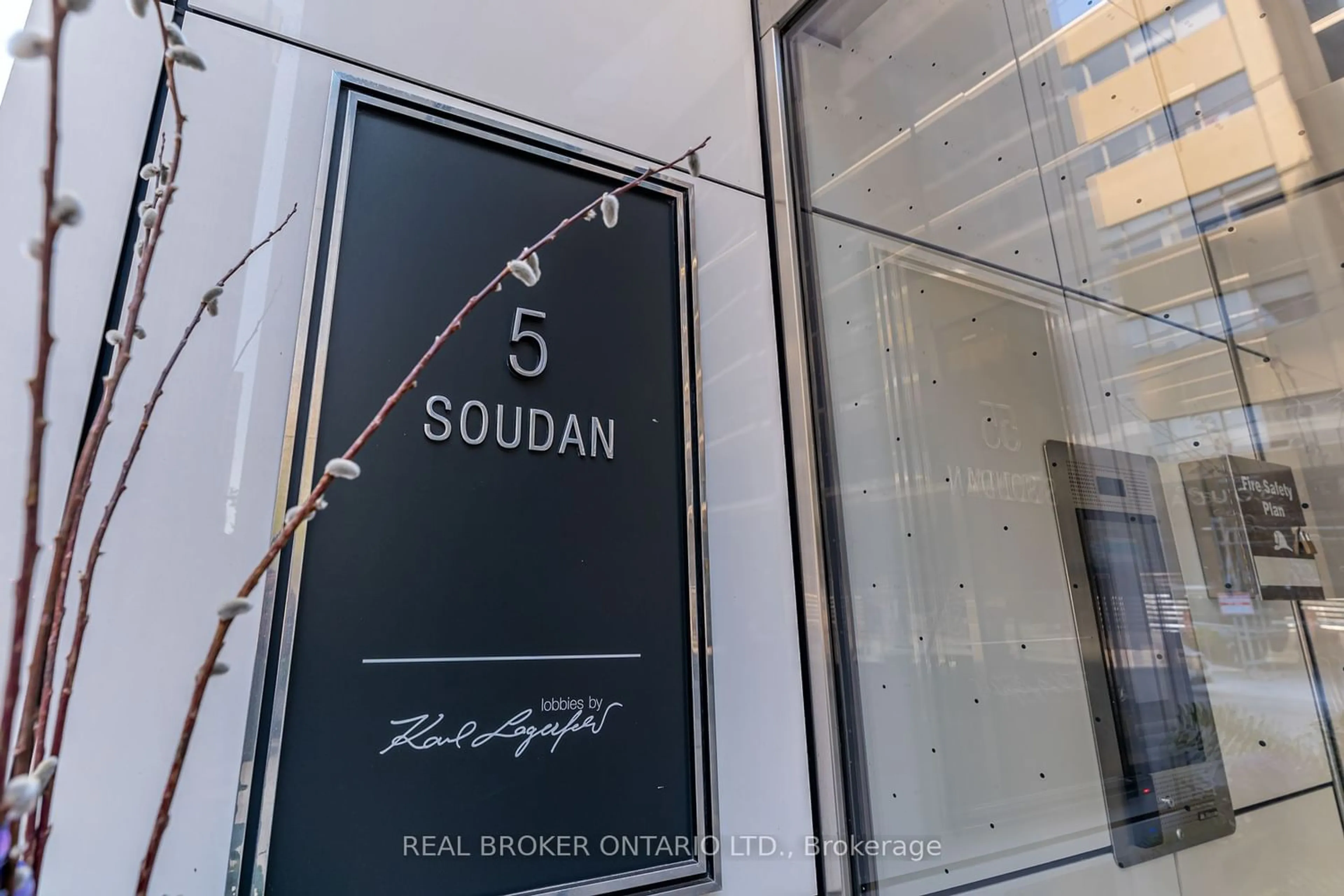 Indoor foyer for 5 Soudan Ave #2808, Toronto Ontario M4S 1V5