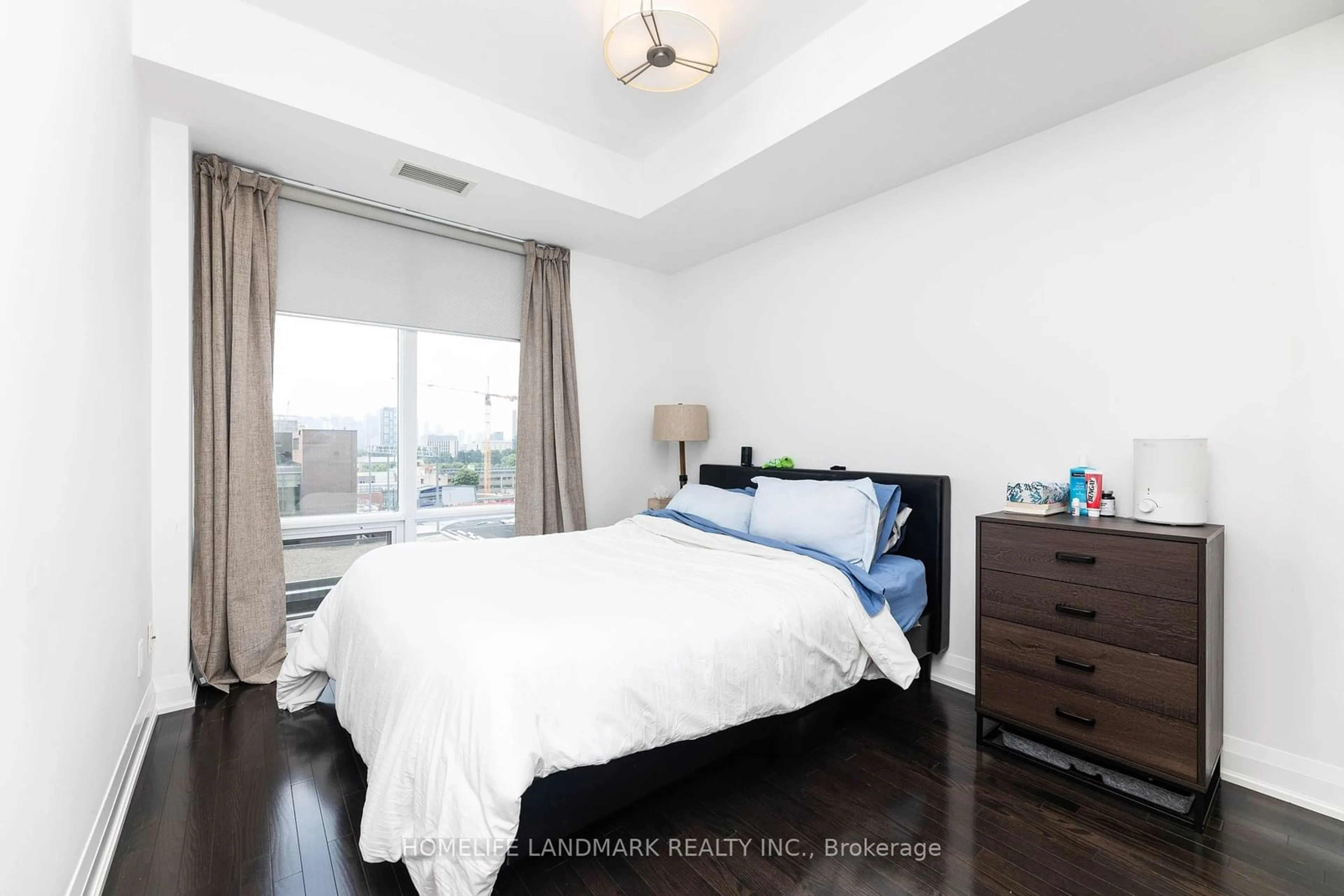 A pic of a room for 1 Bedford Rd #805, Toronto Ontario M5R 2B5