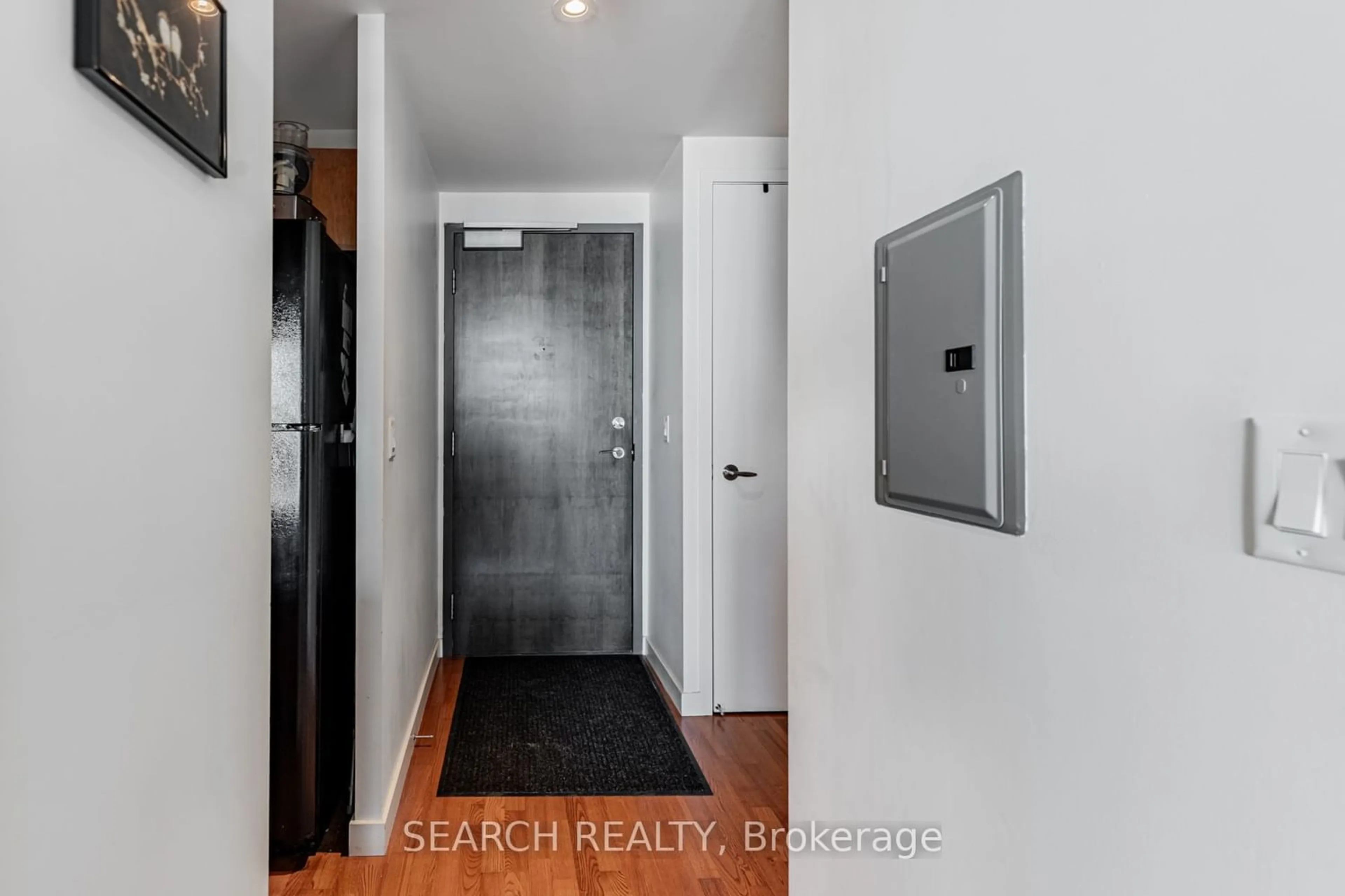 Indoor entryway for 281 Mutual St #2104, Toronto Ontario M4Y 3C4