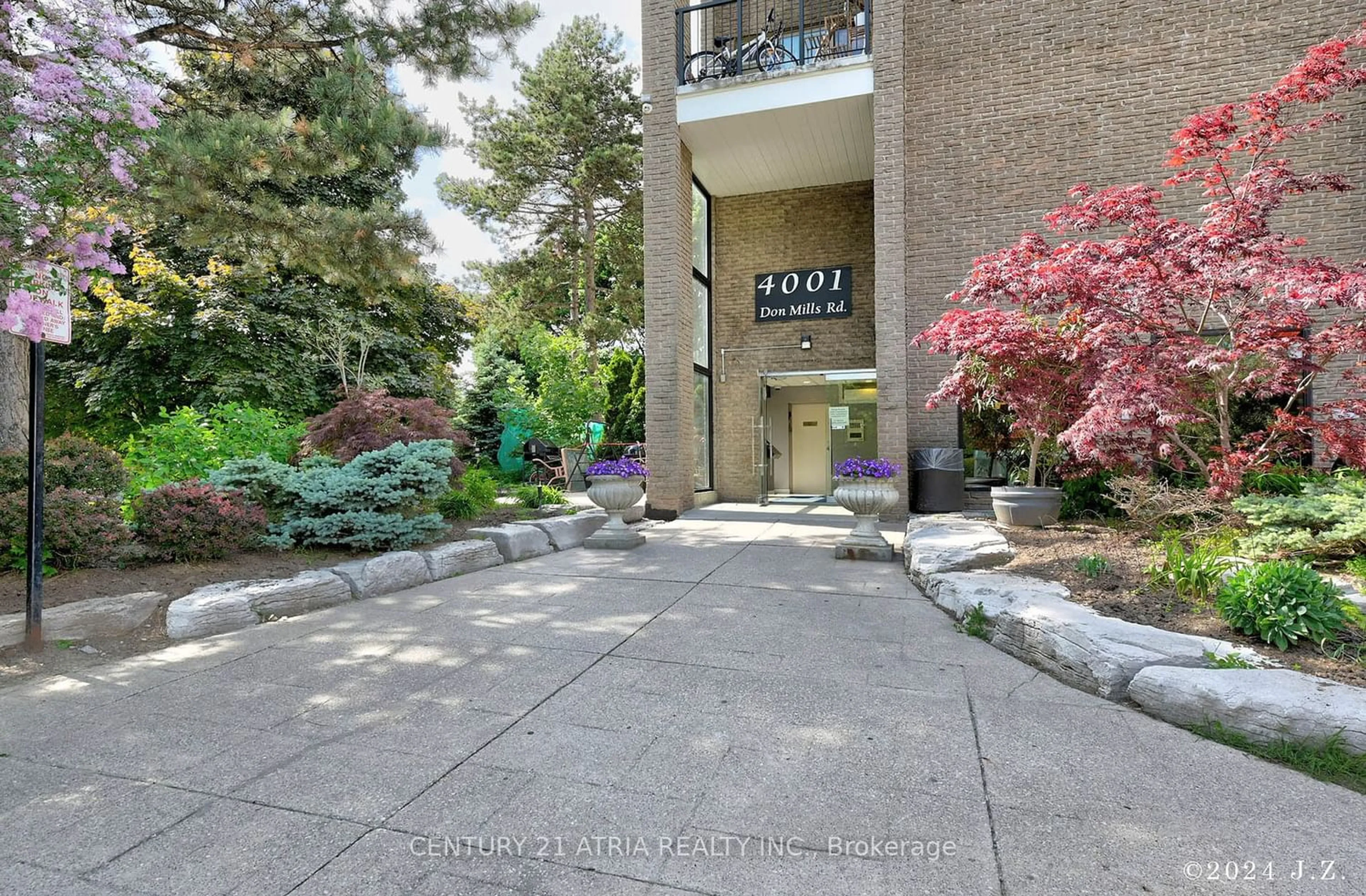 A pic from exterior of the house or condo for 4001 don mills Rd #135, Toronto Ontario M2H 3J8