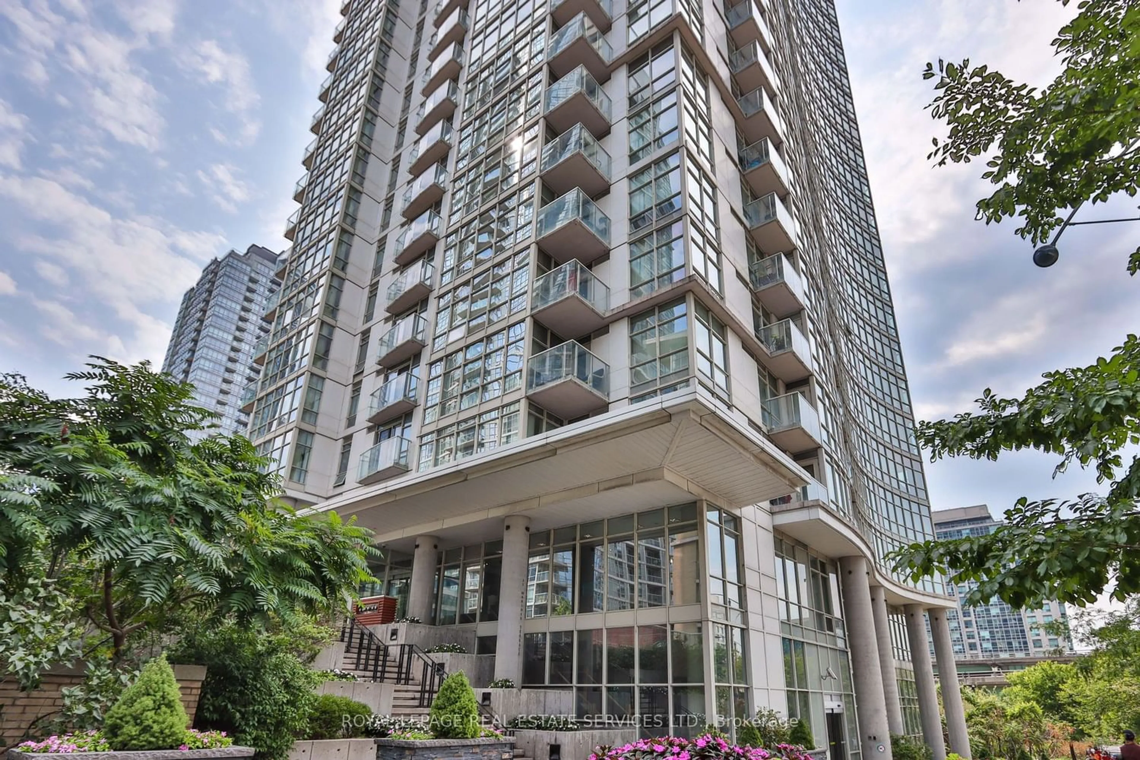 A pic from exterior of the house or condo for 35 Mariner Terr #3910, Toronto Ontario M5V 3V9