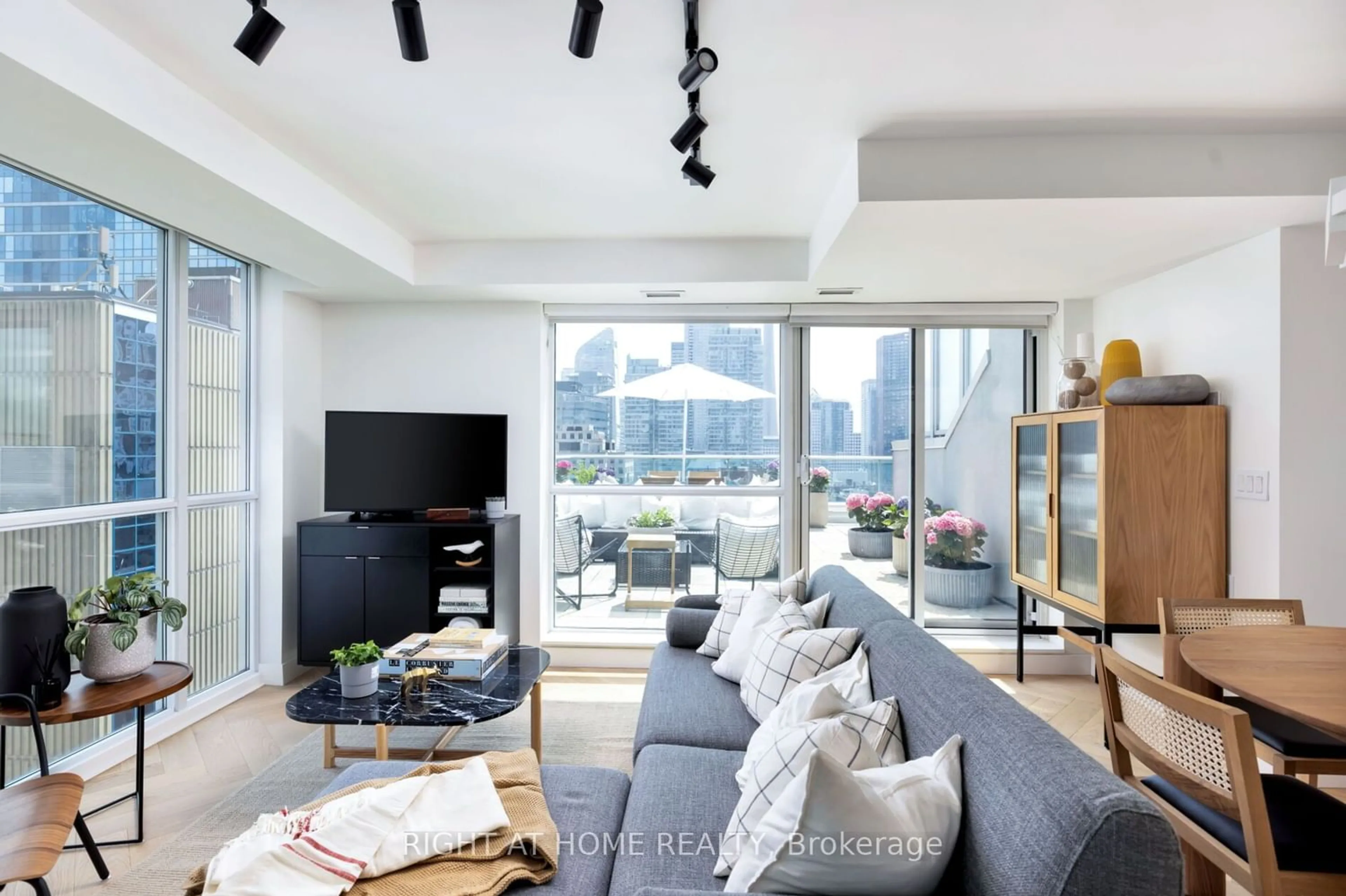Living room for 96 St. Patrick St #PH08, Toronto Ontario M5T 1V2