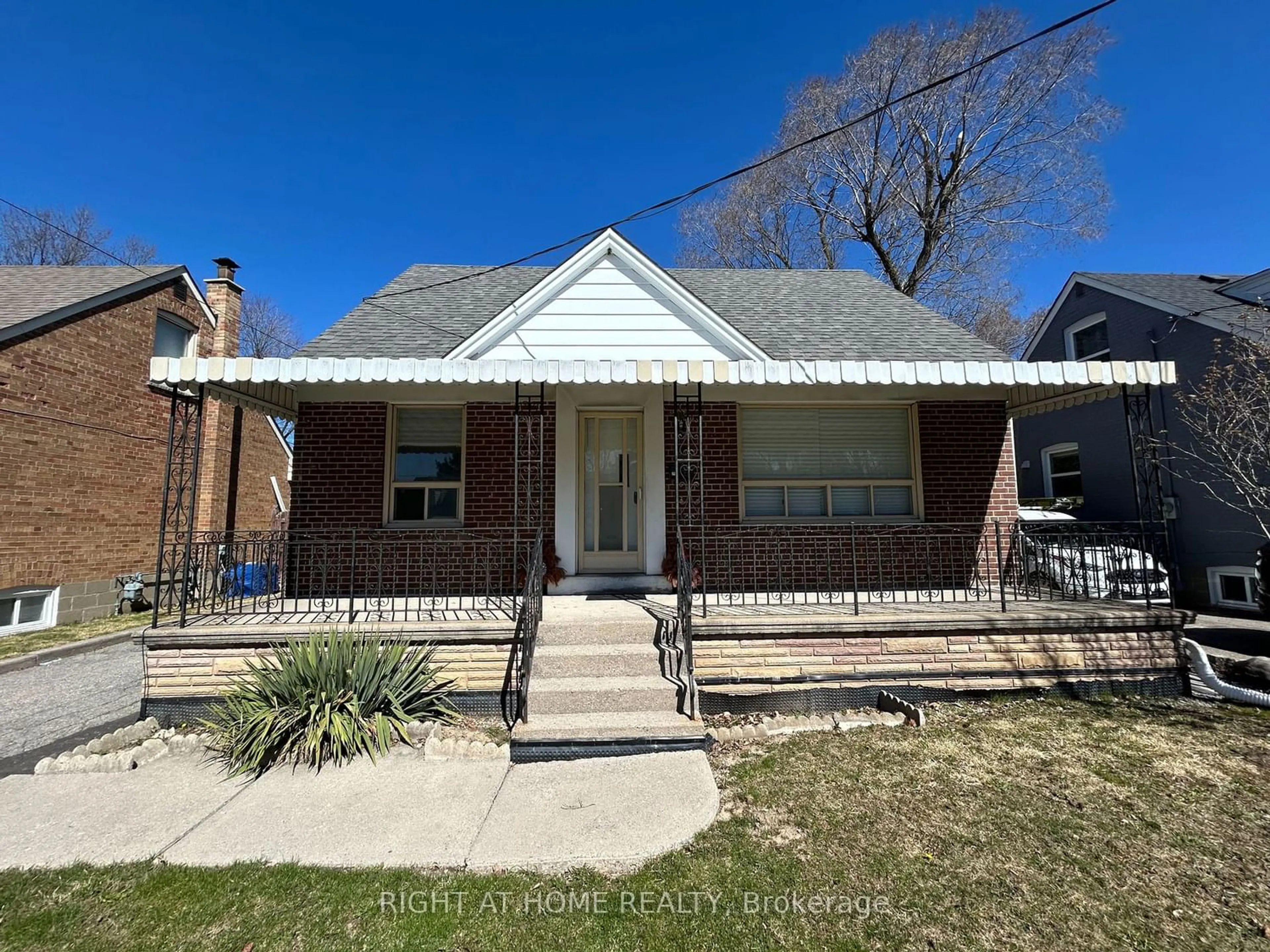 Frontside or backside of a home for 50 Moore Park Ave, Toronto Ontario M2M 1M9