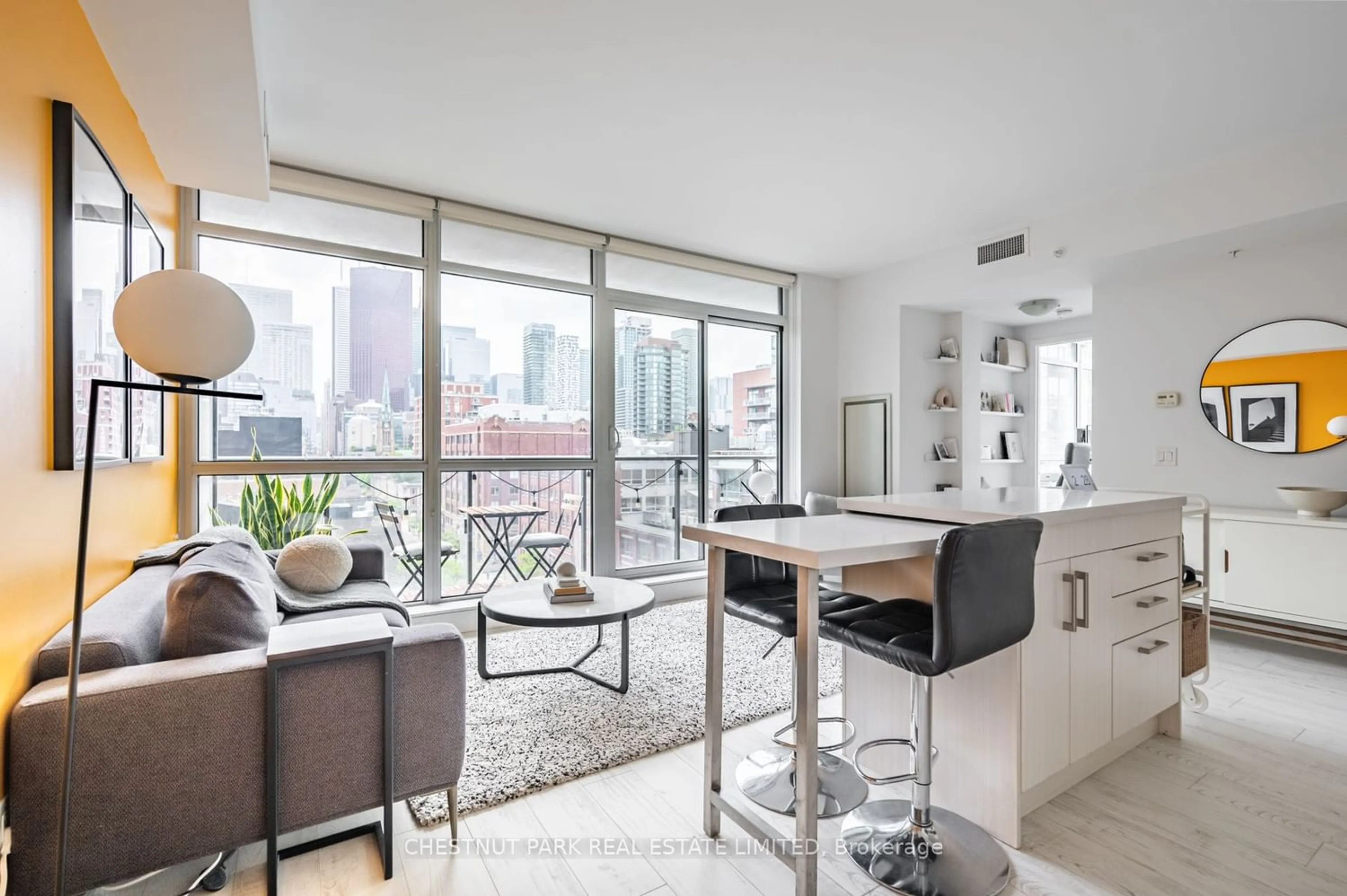 Living room for 39 Sherbourne St #907, Toronto Ontario M5A 0L8