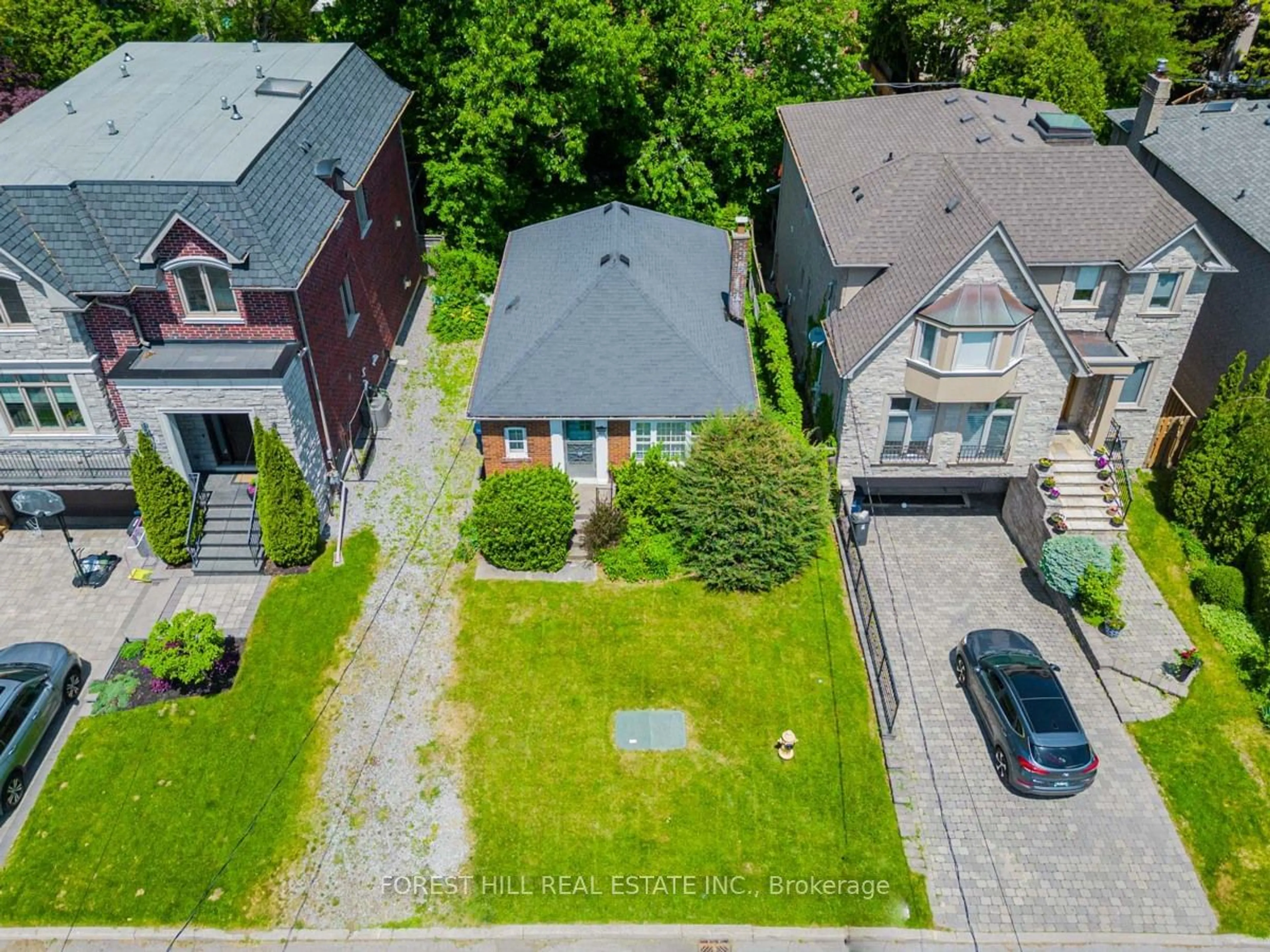 Frontside or backside of a home for 414 Douglas Ave, Toronto Ontario M5M 1H4