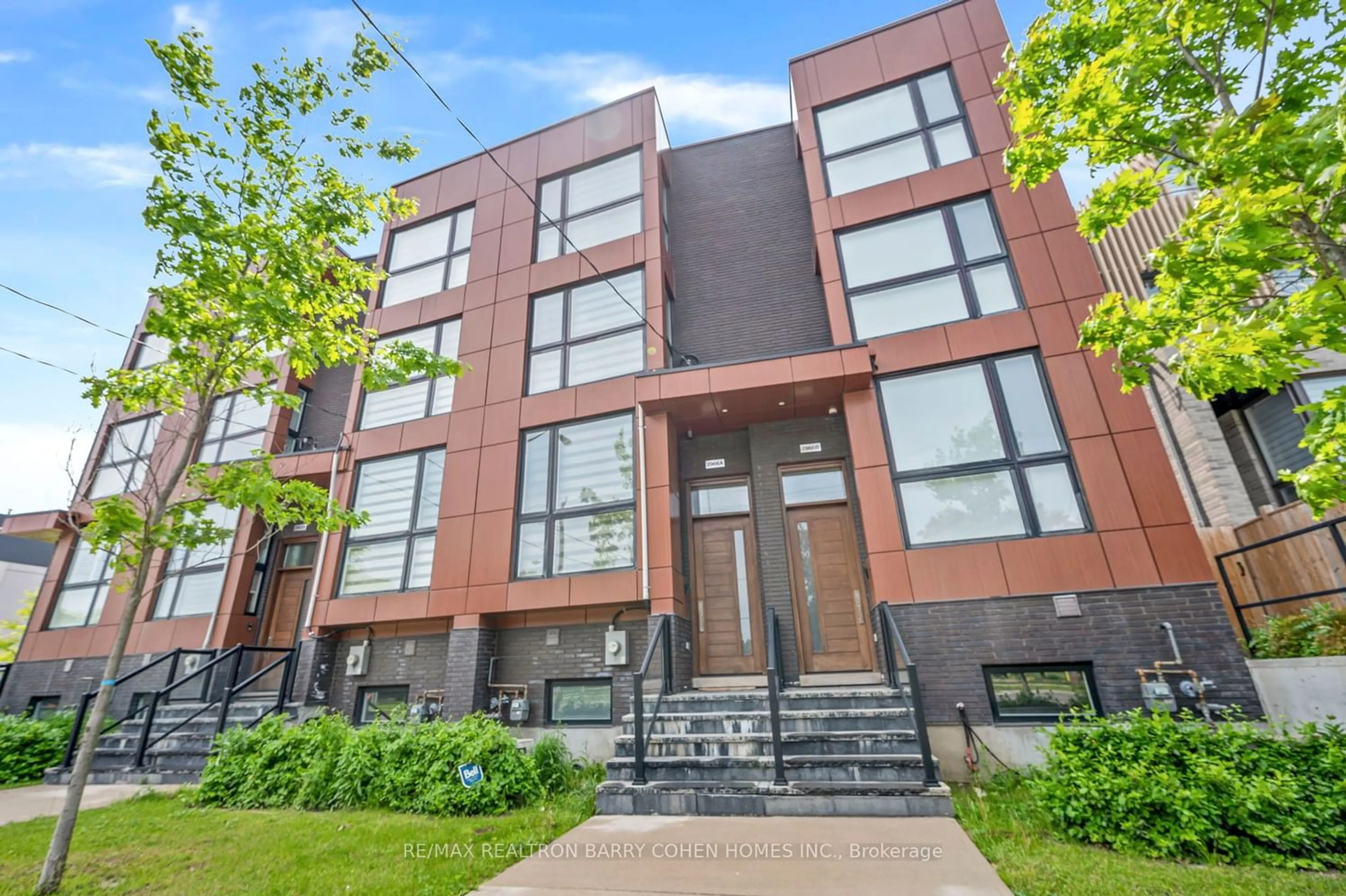 A pic from exterior of the house or condo for 2966A Bayview Ave, Toronto Ontario M2N 5K7
