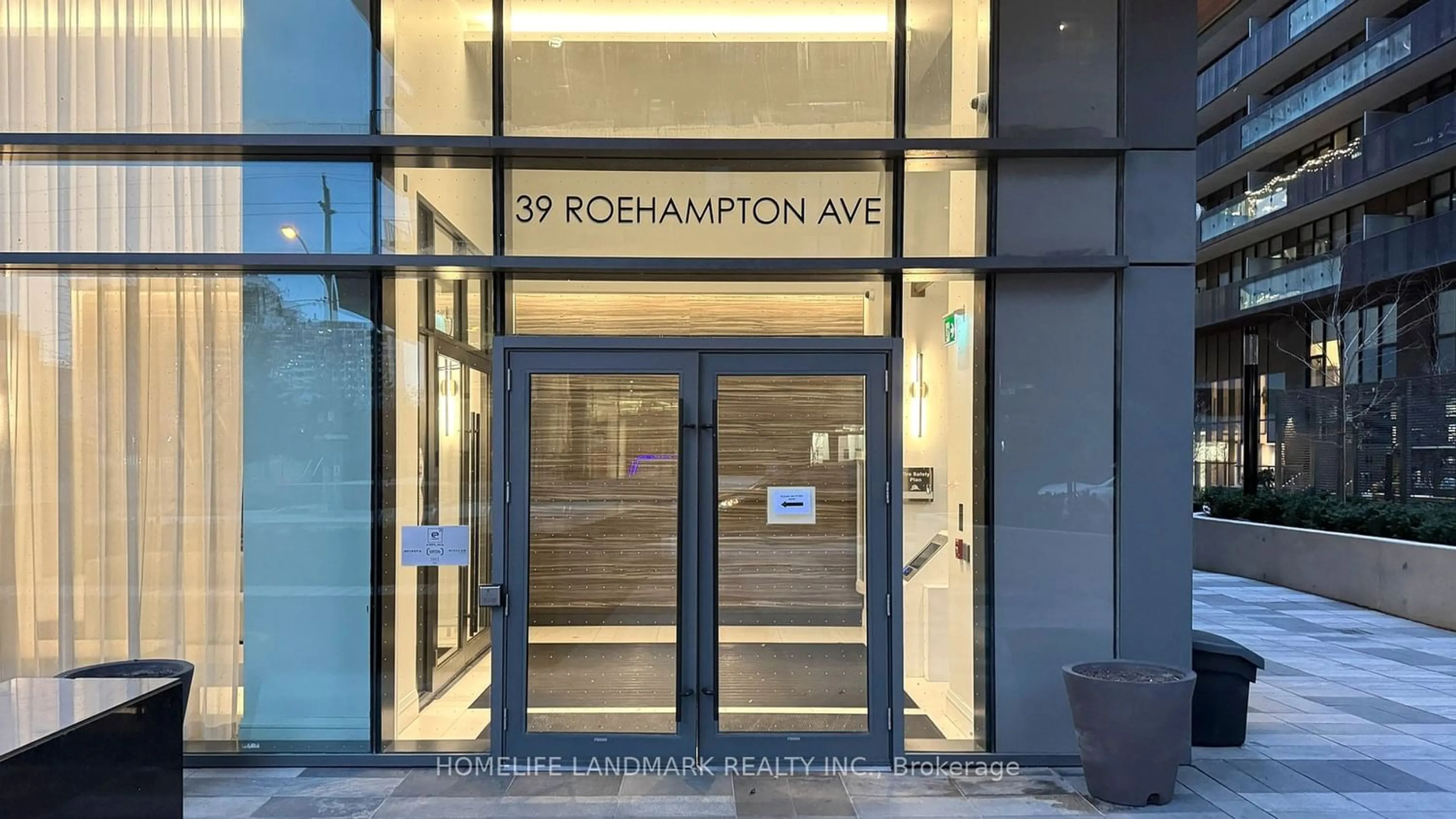 A pic from exterior of the house or condo for 39 Roehampton Ave #2903, Toronto Ontario M4P 1P9