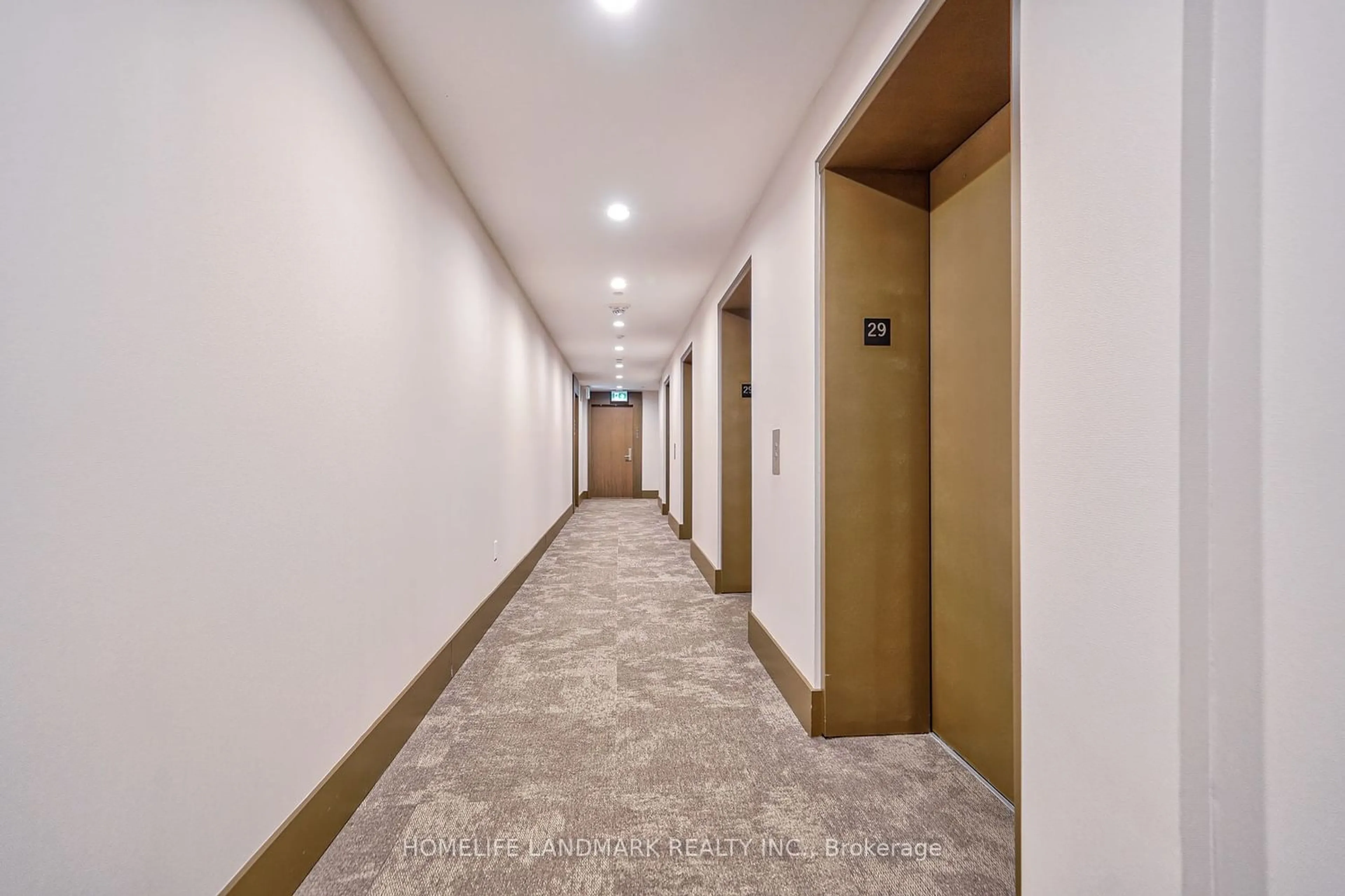 Indoor foyer for 39 Roehampton Ave #2903, Toronto Ontario M4P 1P9