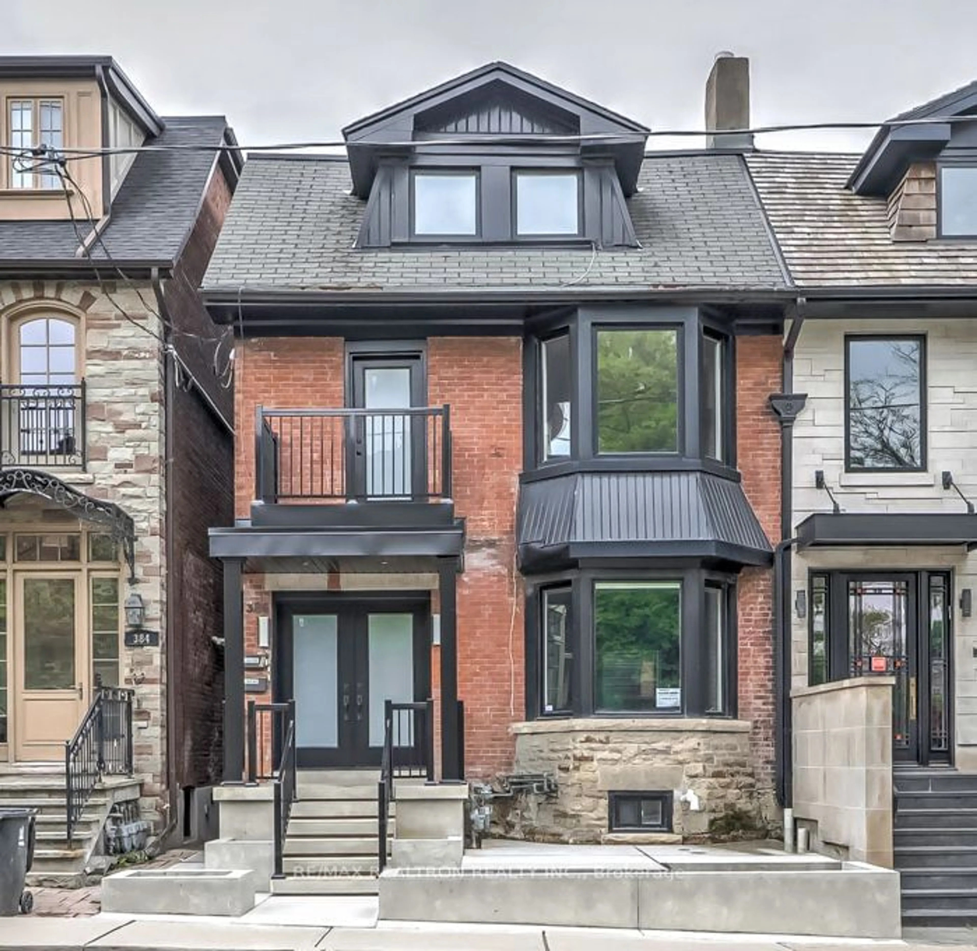 Home with brick exterior material for 386 Spadina Rd, Toronto Ontario M5P 2V9