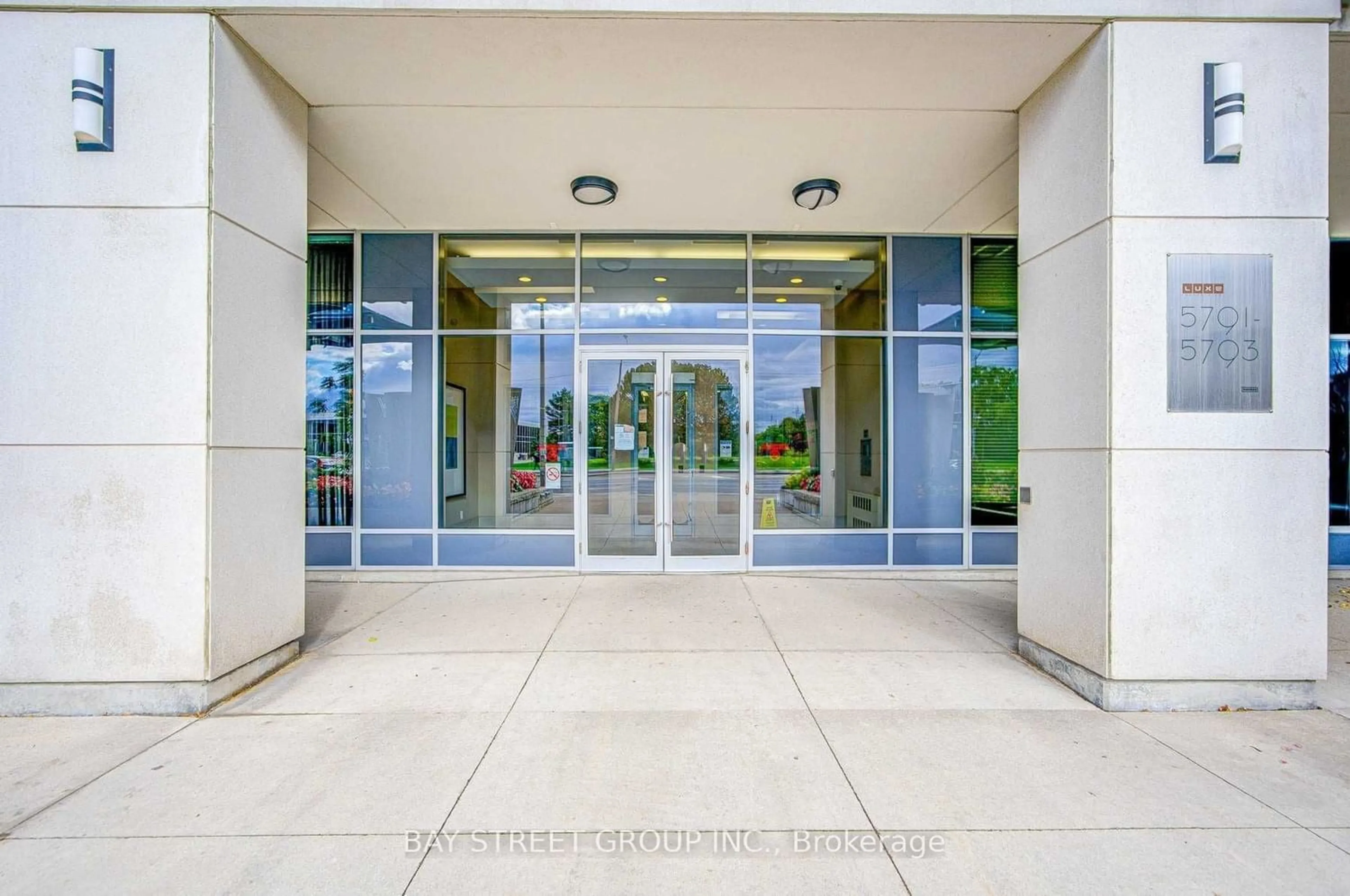 Indoor foyer for 5793 Yonge St #605, Toronto Ontario M2M 0A9