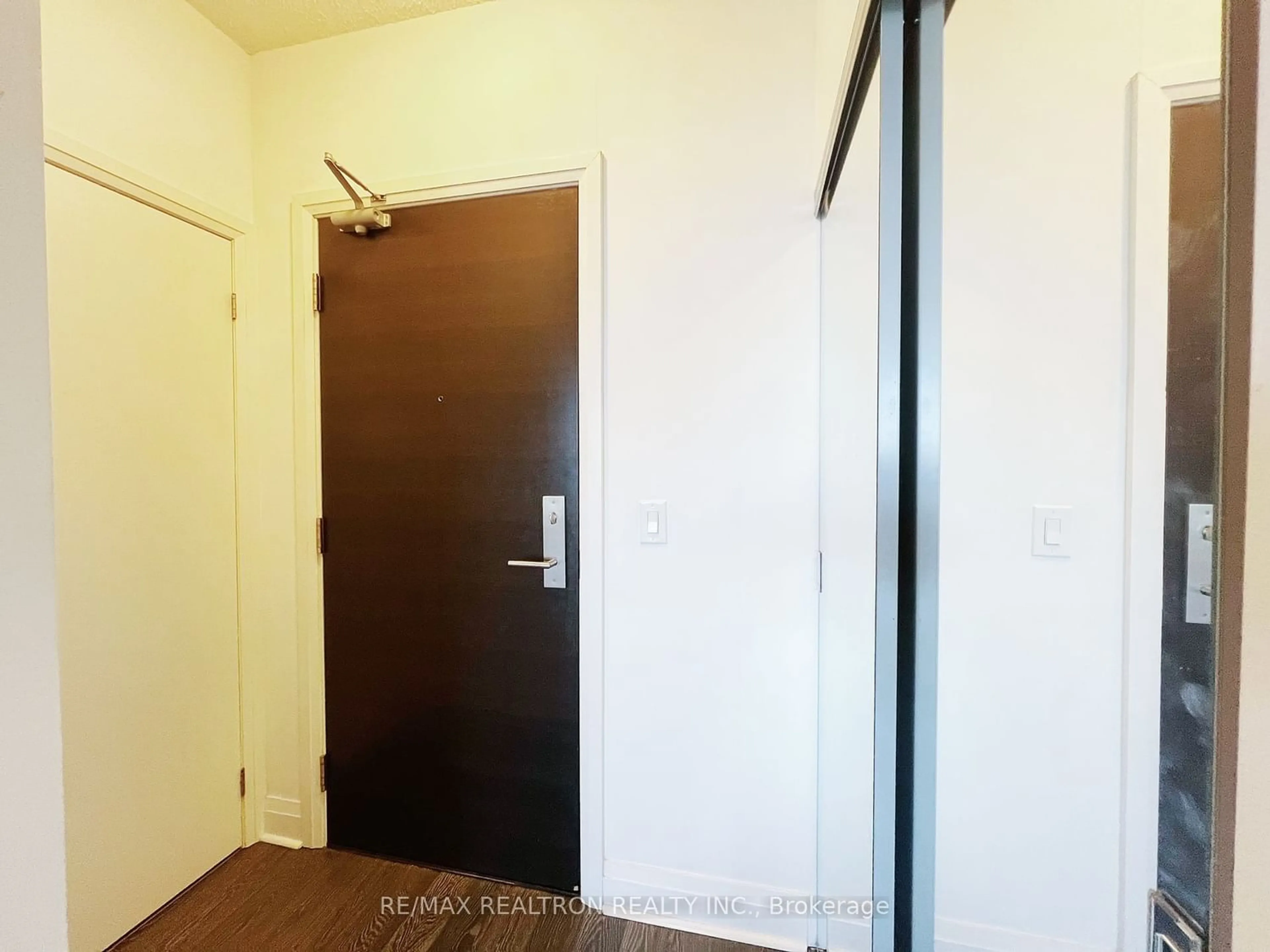 Indoor entryway for 399 Spring Garden Ave #512, Toronto Ontario M2N 3H6