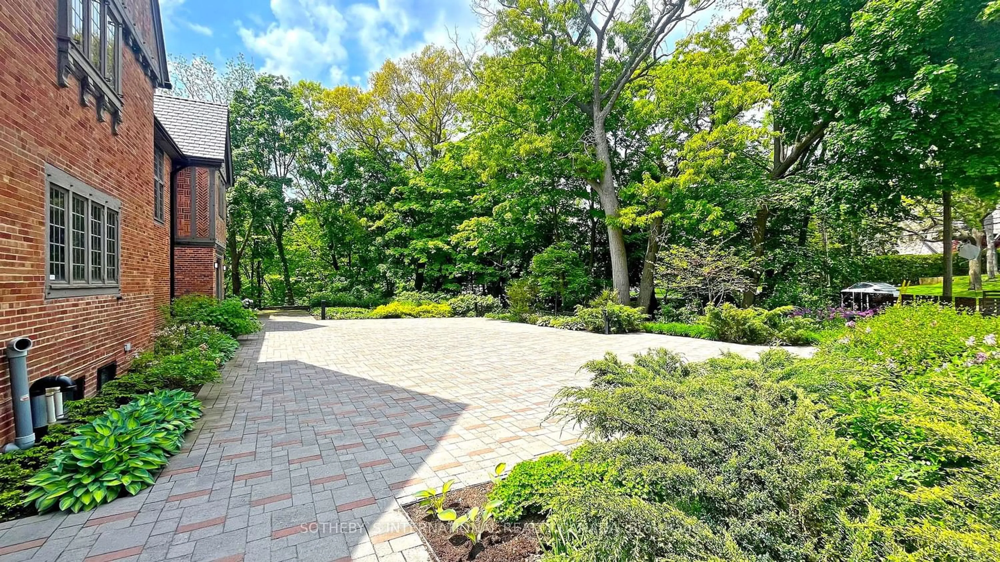 Patio, the fenced backyard for 372 Old Yonge St, Toronto Ontario M2P 1R4