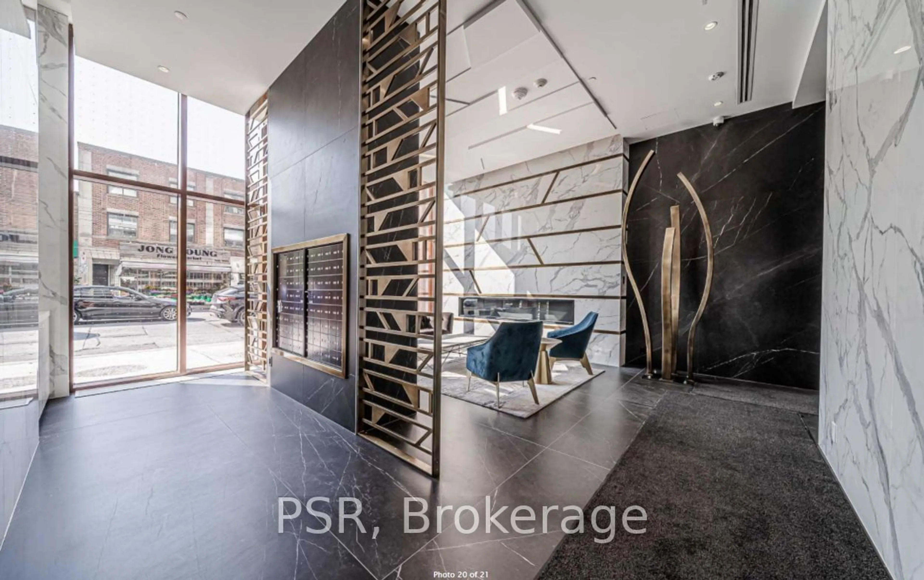 Indoor lobby for 151 Avenue Rd #410, Toronto Ontario M5R 2H7