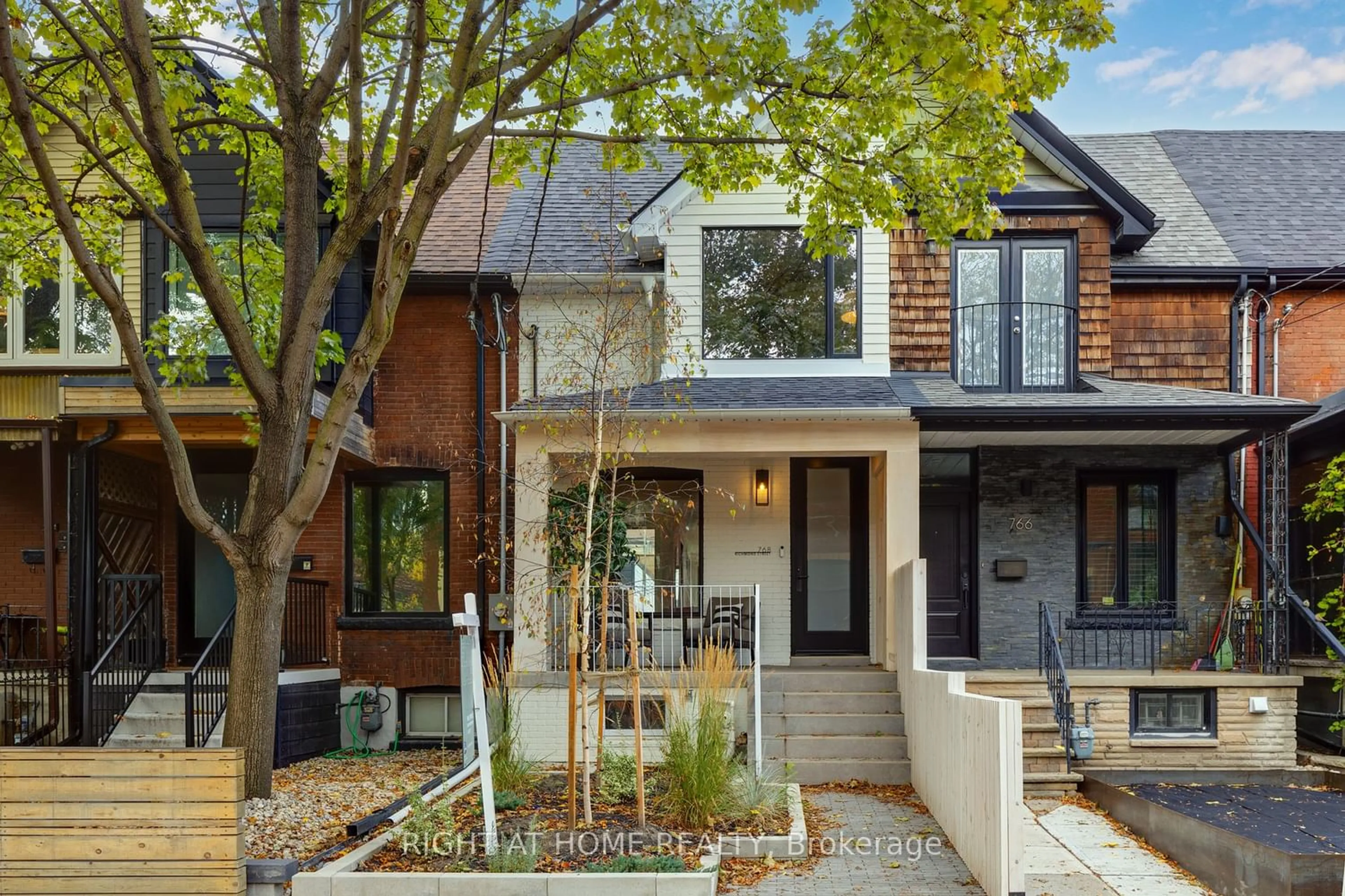 Home with brick exterior material for 768 Richmond St, Toronto Ontario M6J 1C5