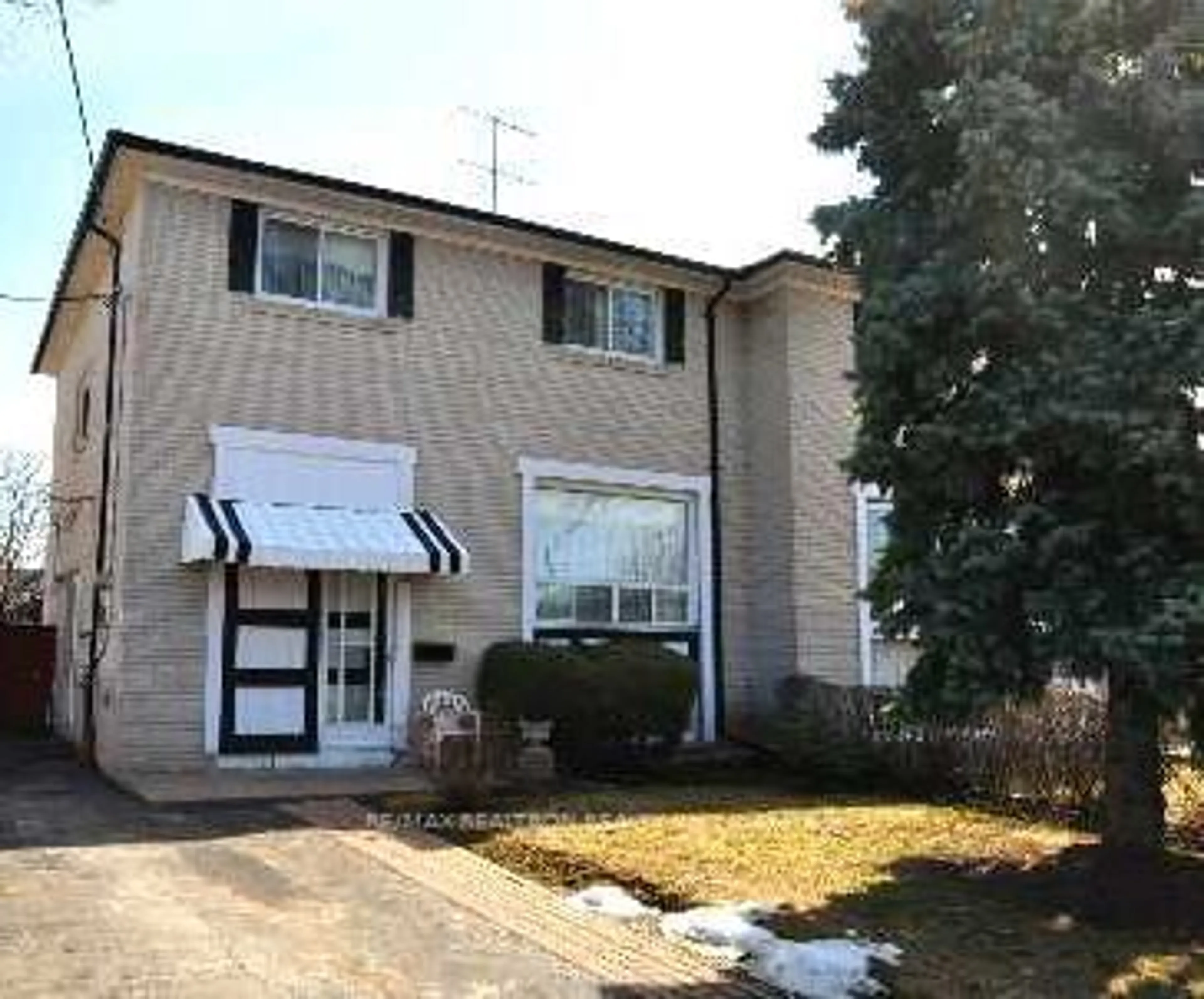A pic from exterior of the house or condo for 105 Tanjoe Cres, Toronto Ontario M2M 1P6