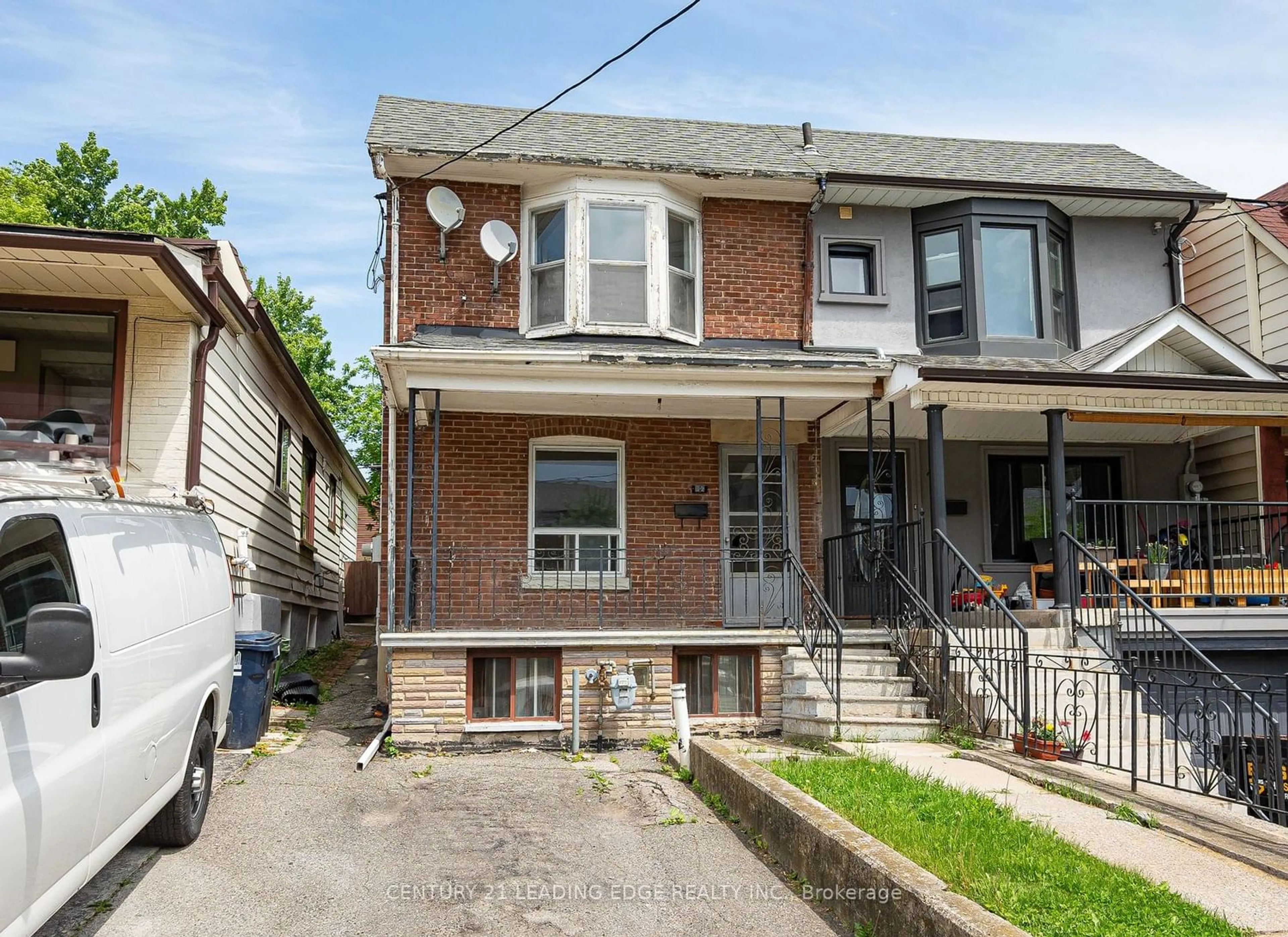 Frontside or backside of a home for 31 Rockvale Ave, Toronto Ontario M6E 3A8
