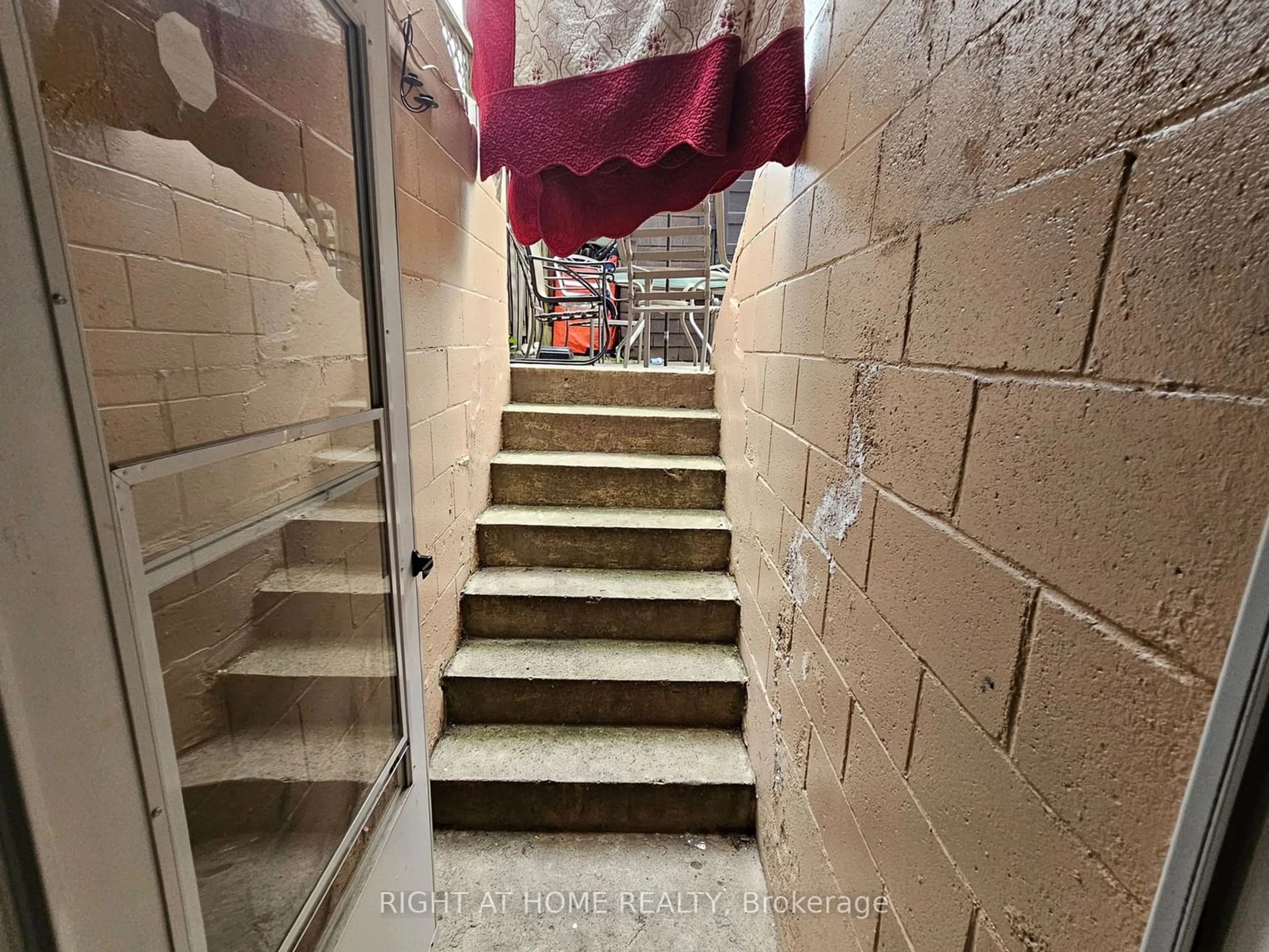 Stairs for 1103 College St, Toronto Ontario M6H 1B4