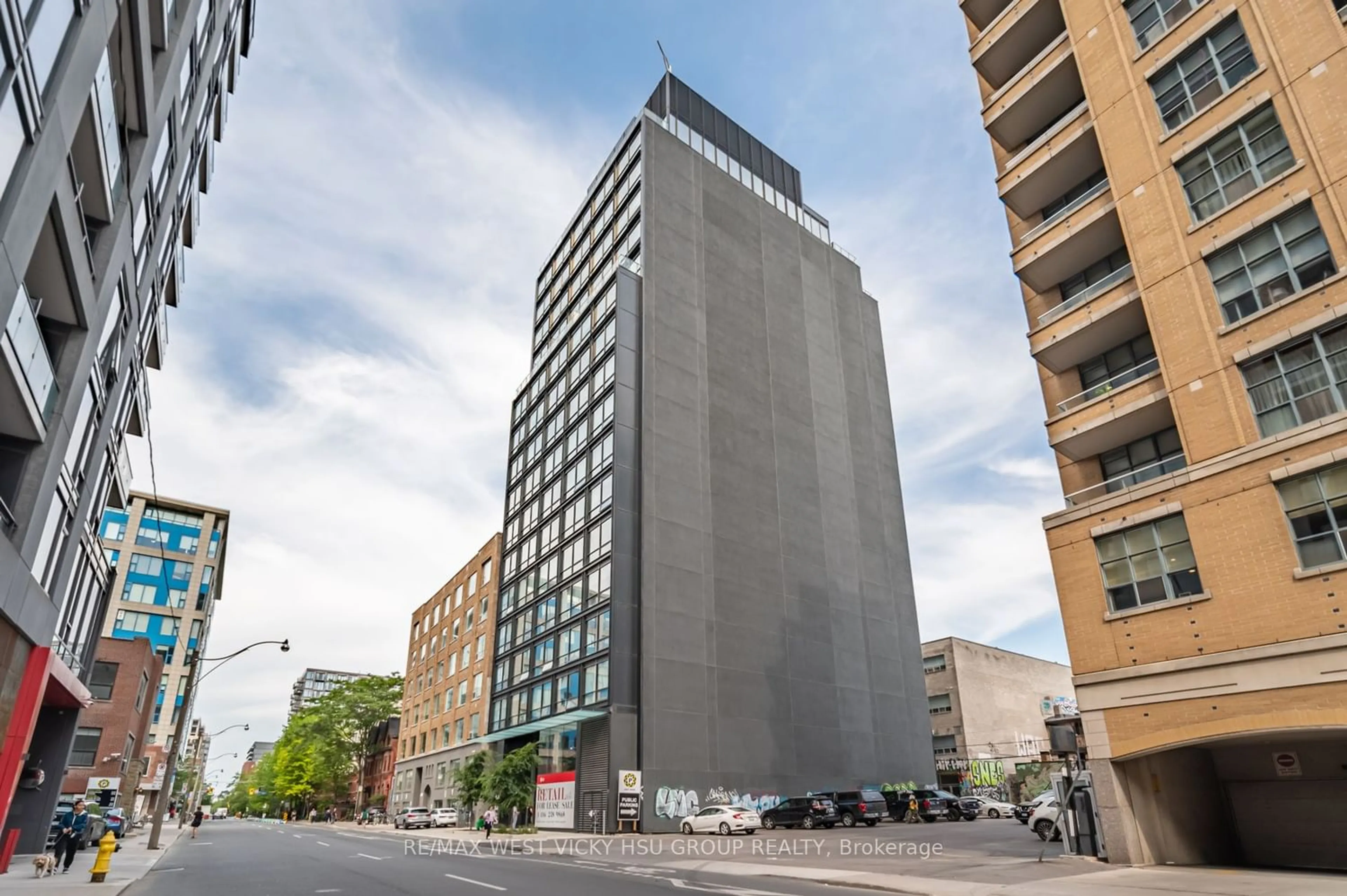 Outside view for 458 Richmond St #806, Toronto Ontario M5V 0S9