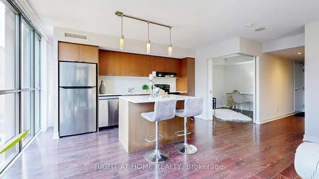 Additional image 25 of 110 Charles St Unit 406
