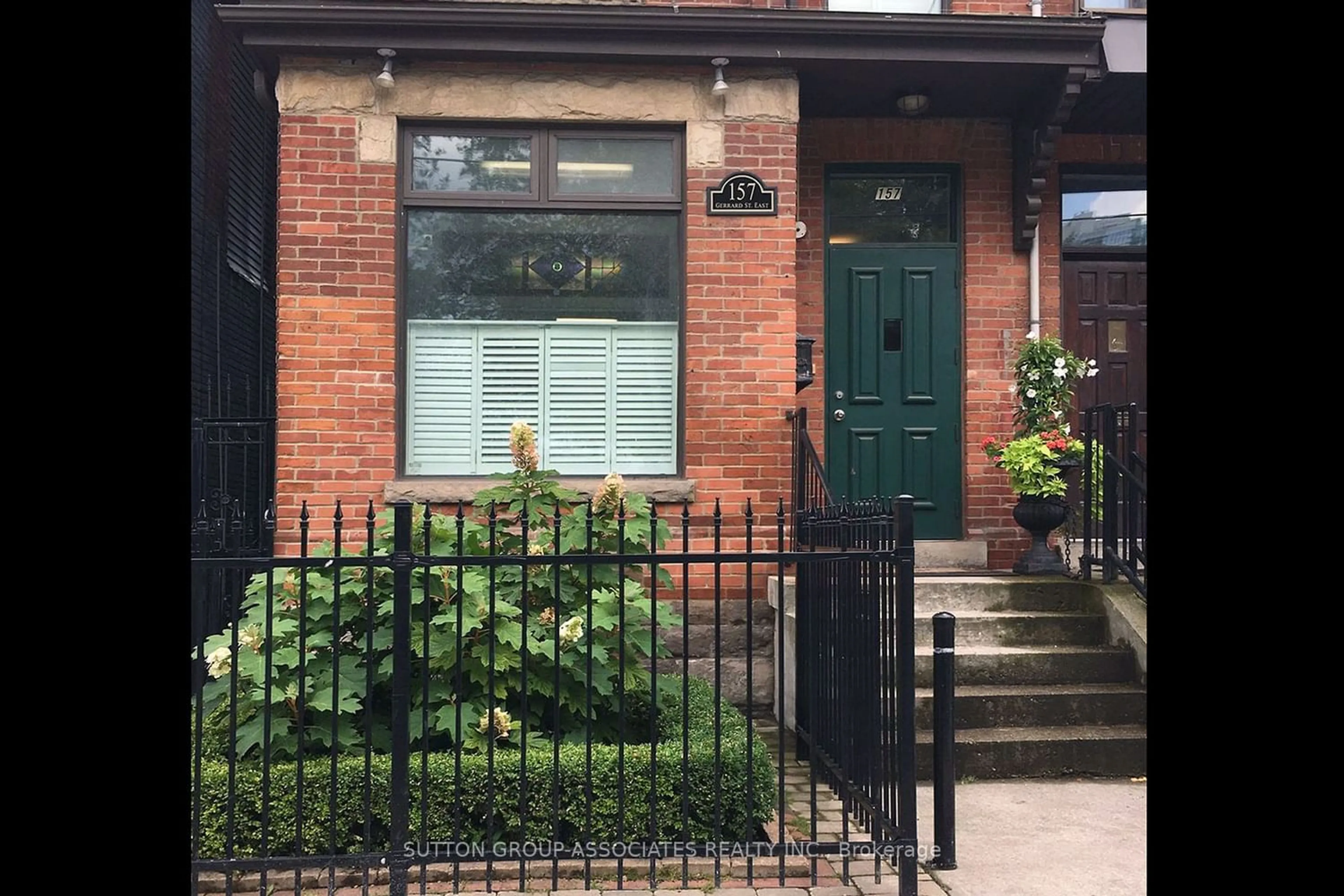 Outside view for 157 Gerrard St, Toronto Ontario M5A 2E4