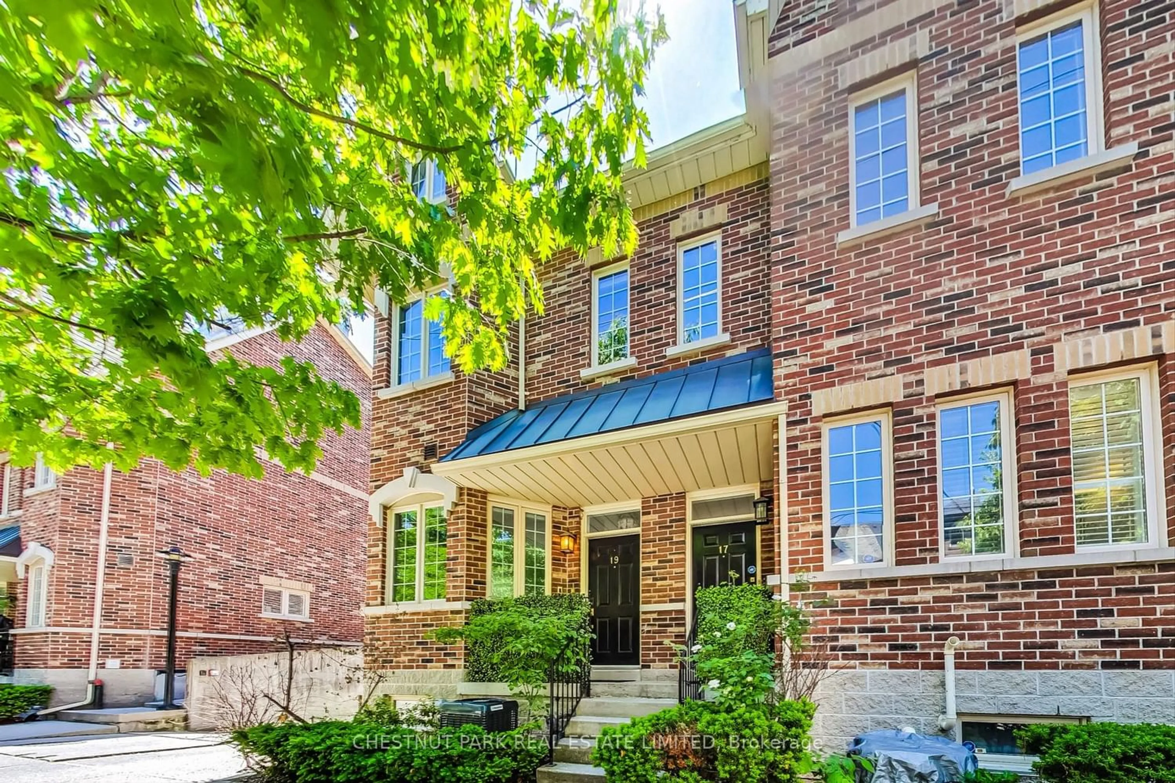 Home with brick exterior material for 19 Earl St, Toronto Ontario M4Y 1M4