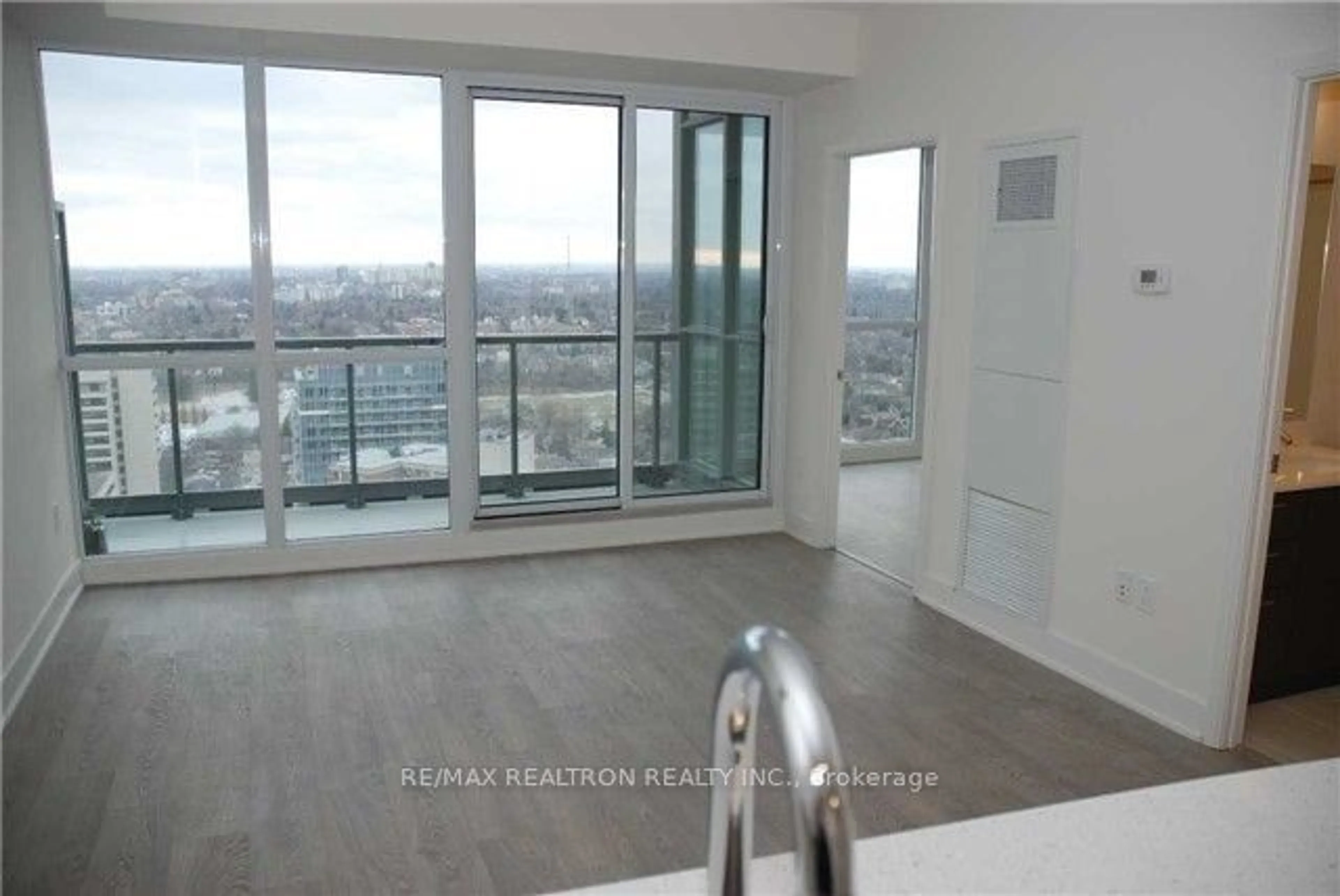 A pic of a room for 30 Roehampton Ave #3004, Toronto Ontario M4P 0B9