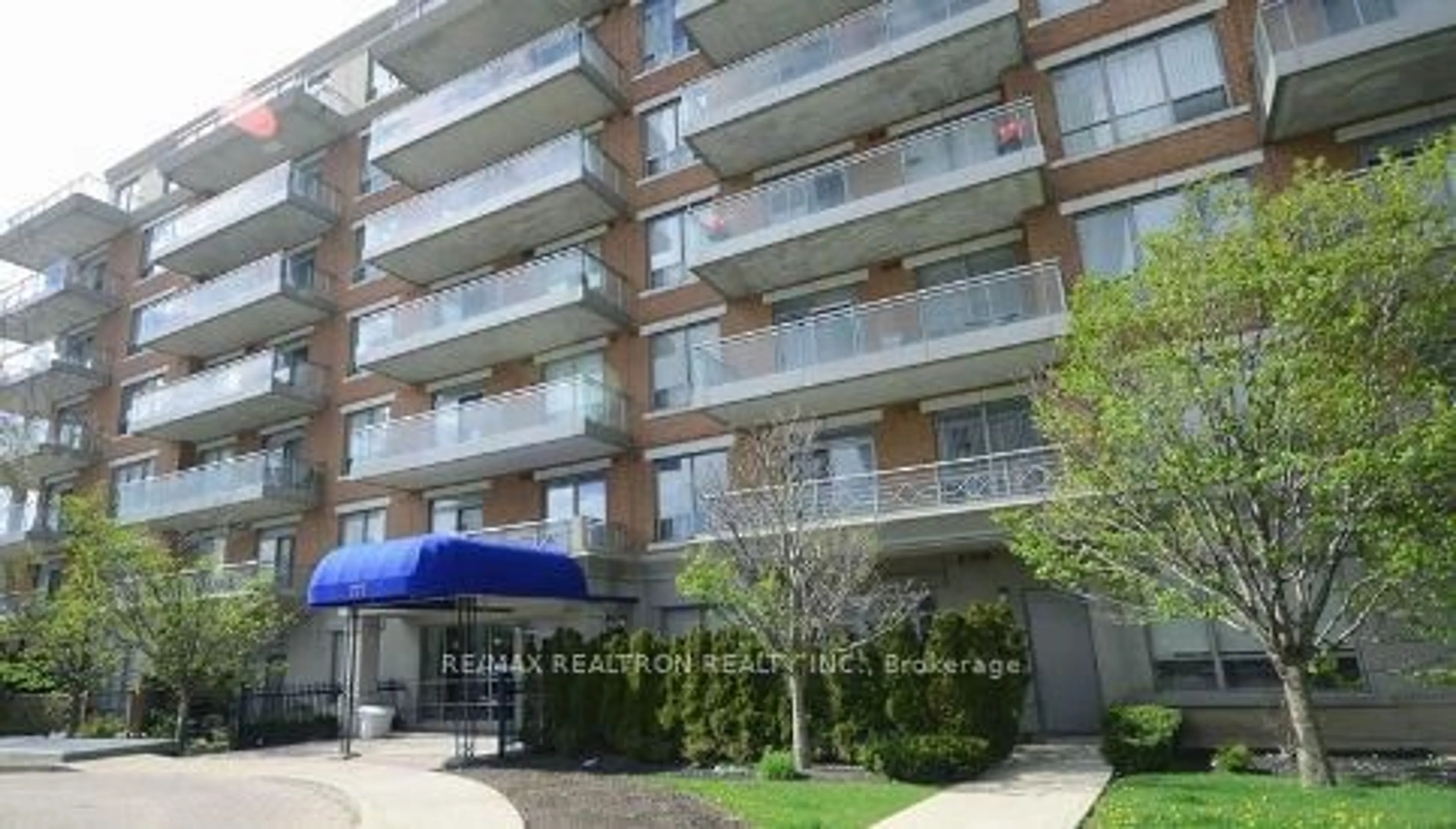 A pic from exterior of the house or condo for 777 Steeles Ave #310, Toronto Ontario M2R 3Y4