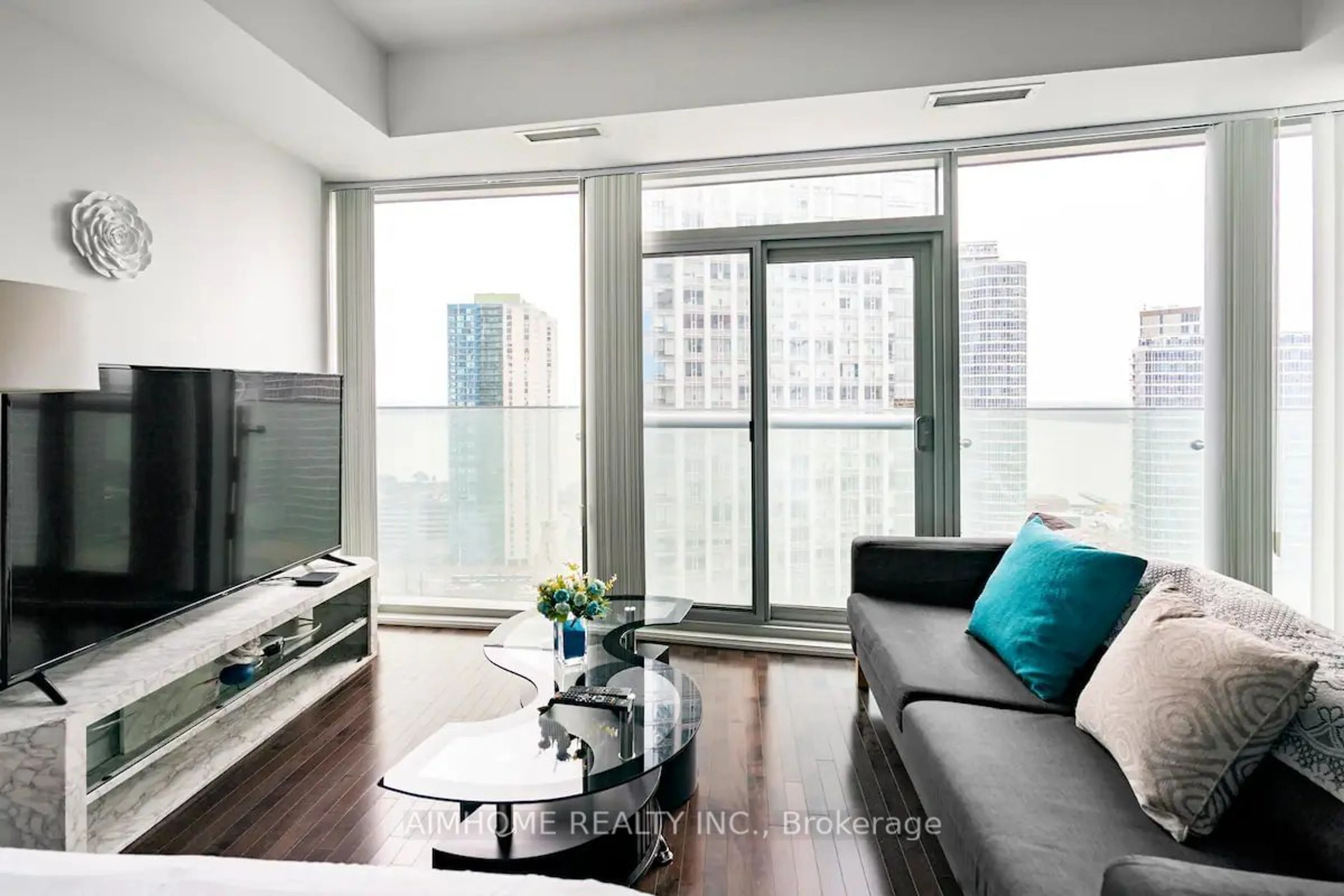 Living room for 14 York St #2004, Toronto Ontario M5J 0B1