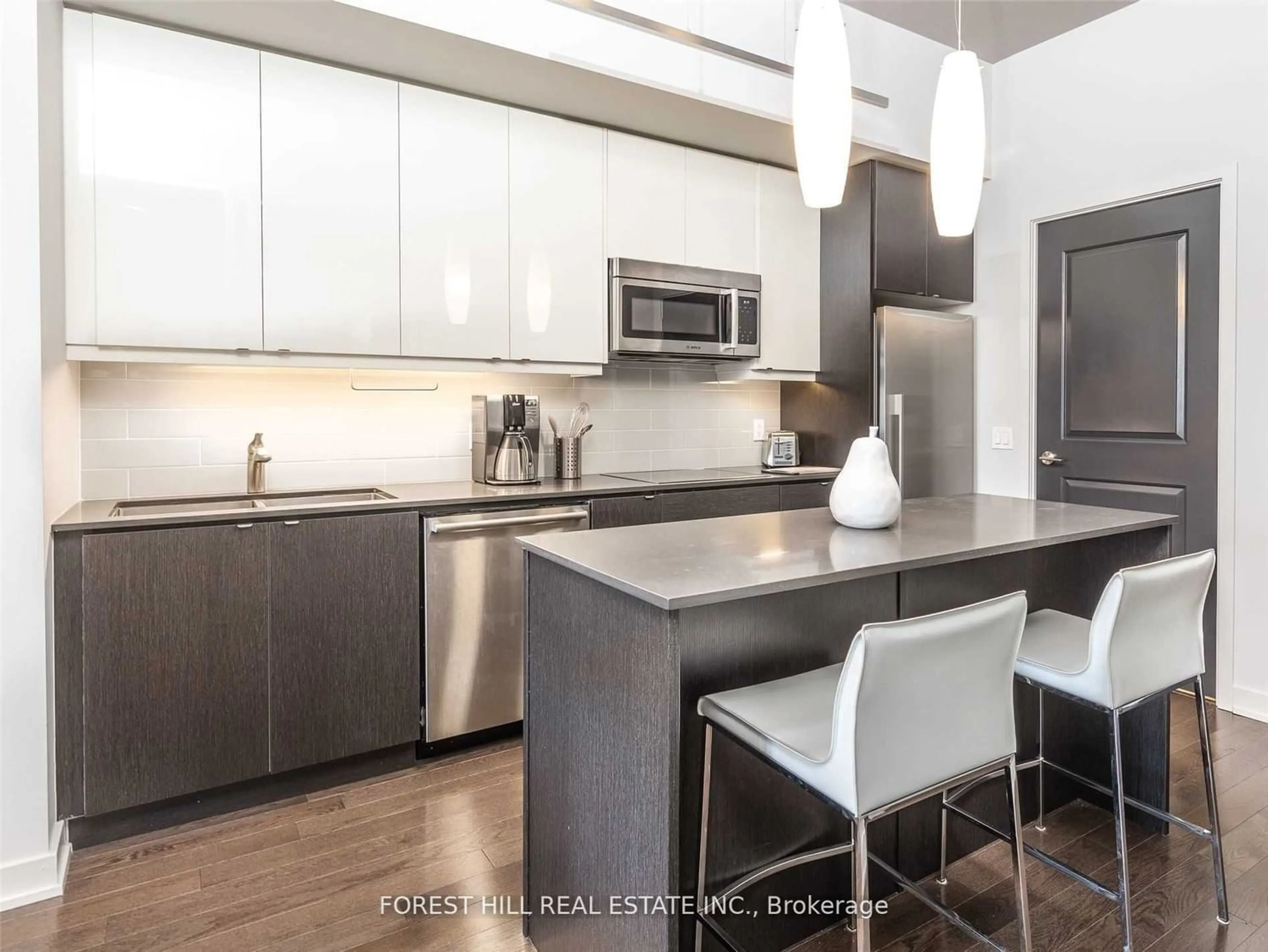 Contemporary kitchen for 1 The Esplanade #3503, Toronto Ontario M5E 0A8