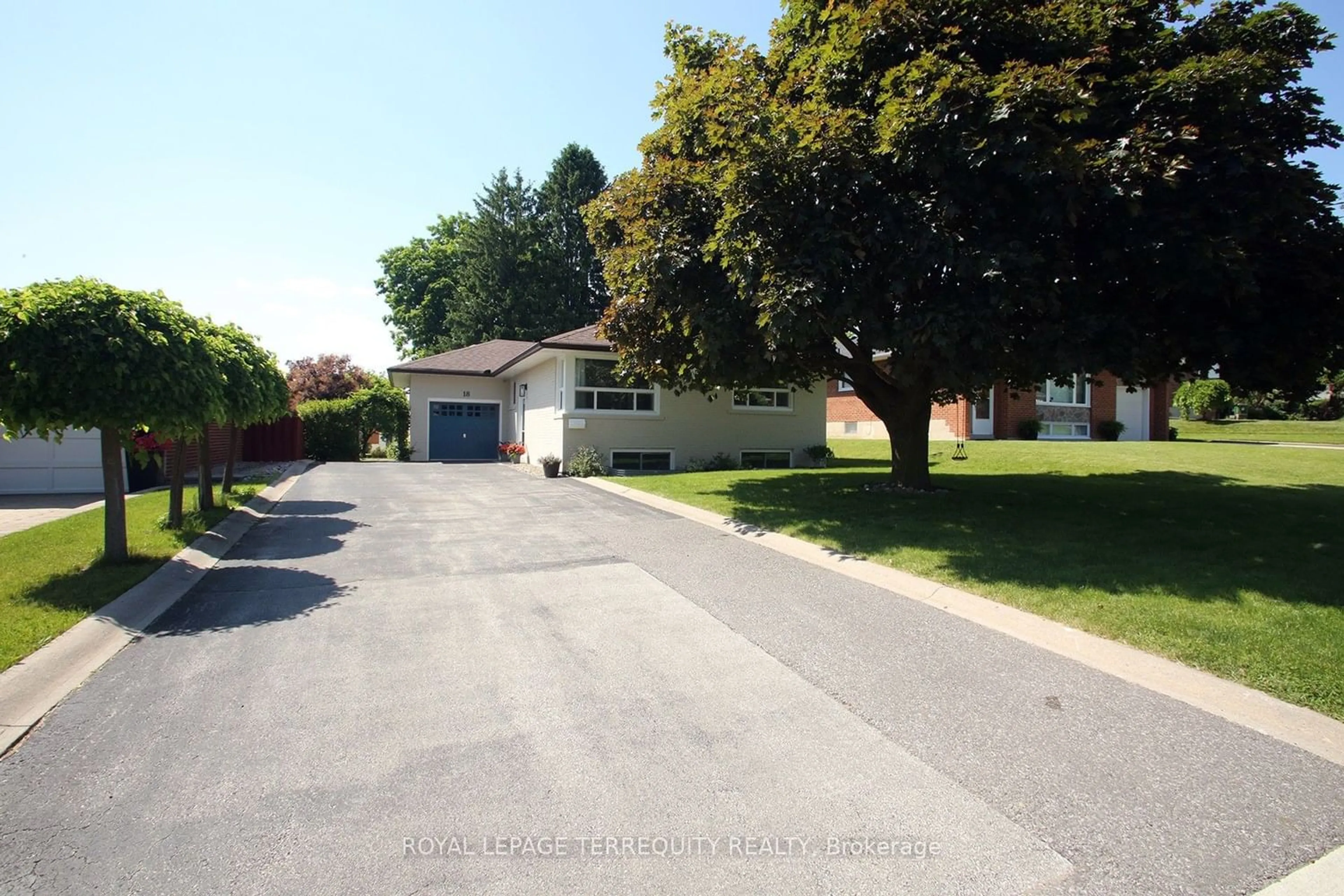 Frontside or backside of a home for 18 Prestbury St, Toronto Ontario M4A 2J1