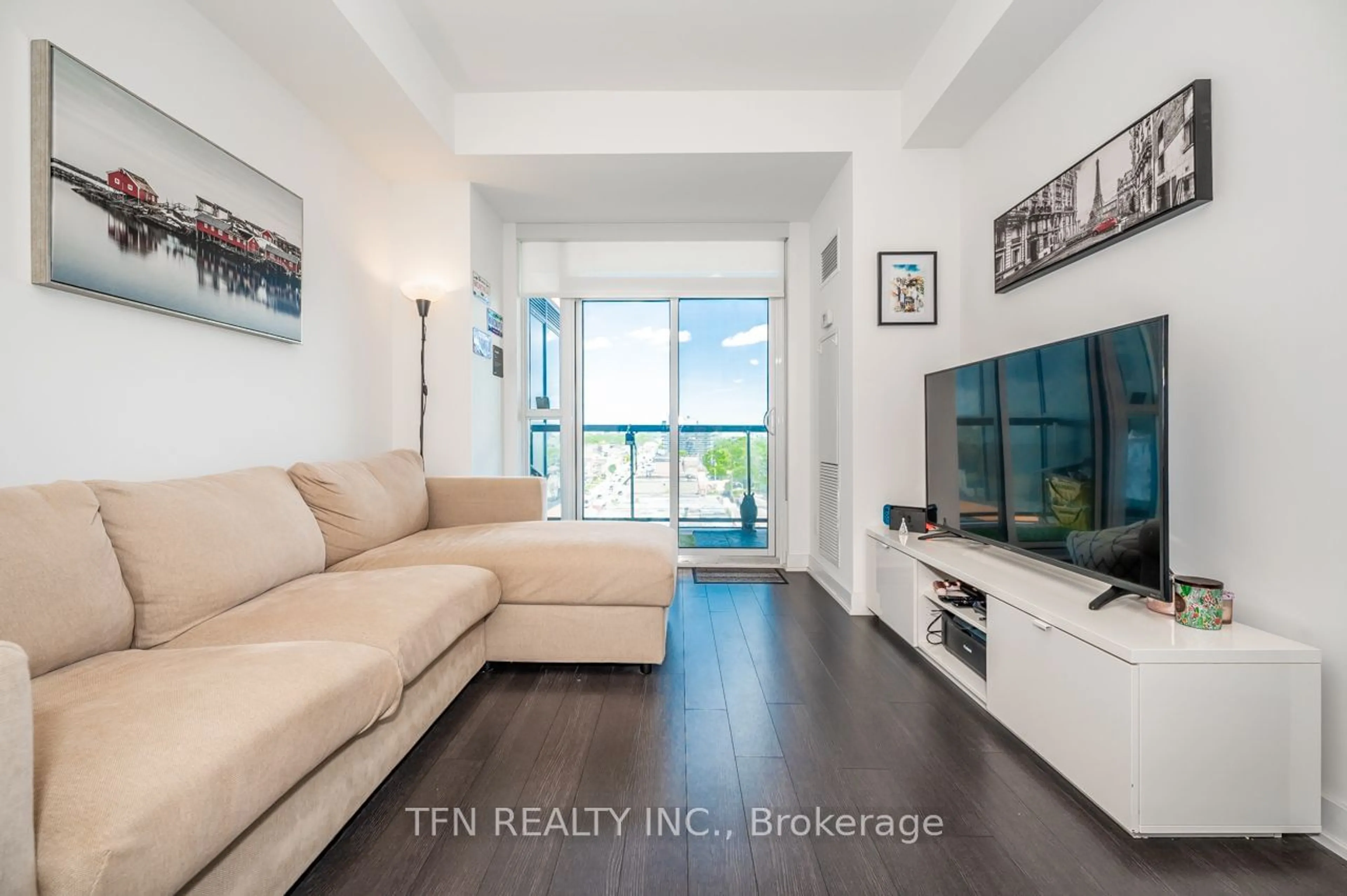 Living room for 1603 Eglinton Ave #716, Toronto Ontario M6E 0A1