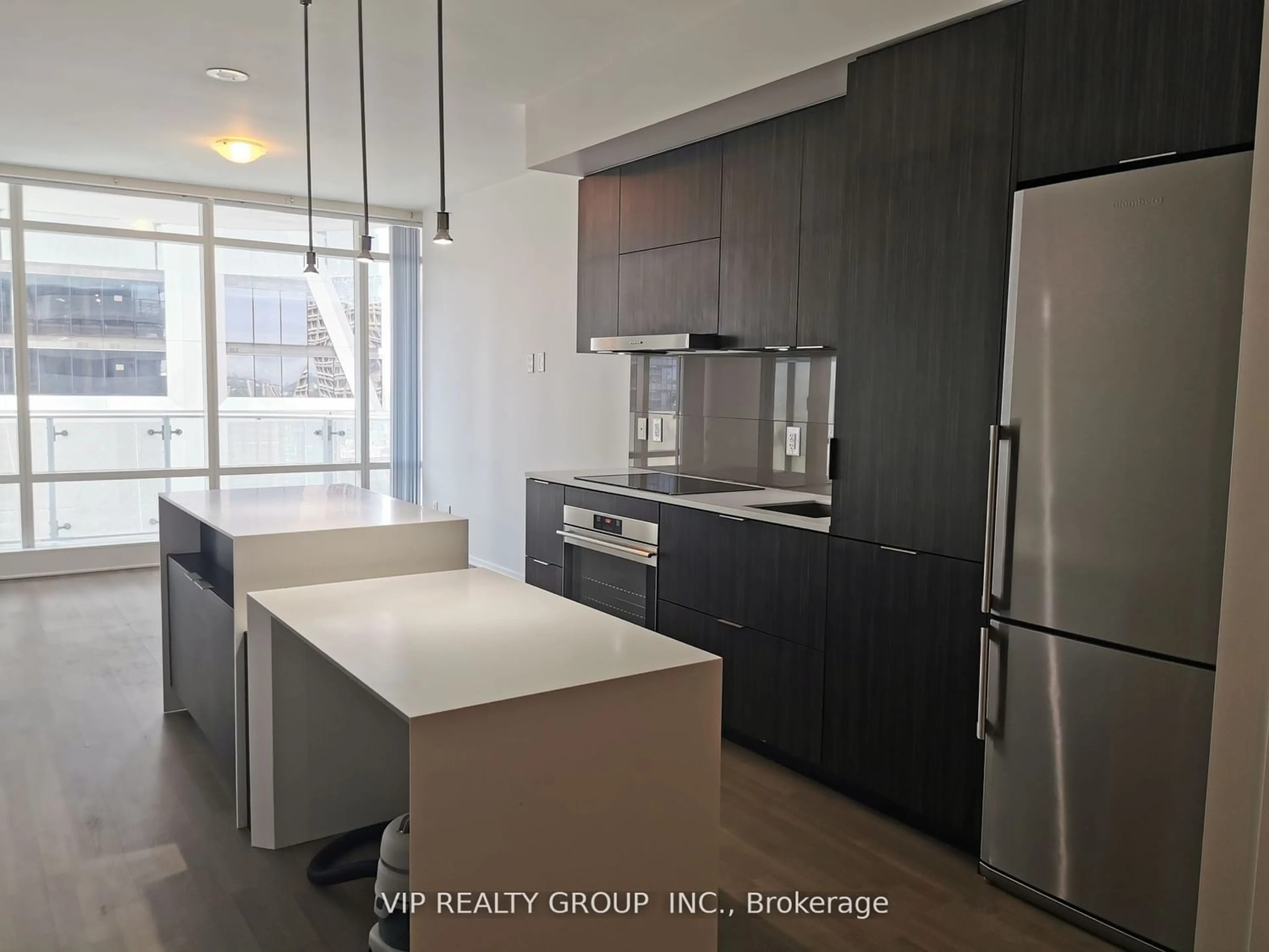 Kitchen with laundary machines for 1 Bloor St #2209, Toronto Ontario M4W 1A9