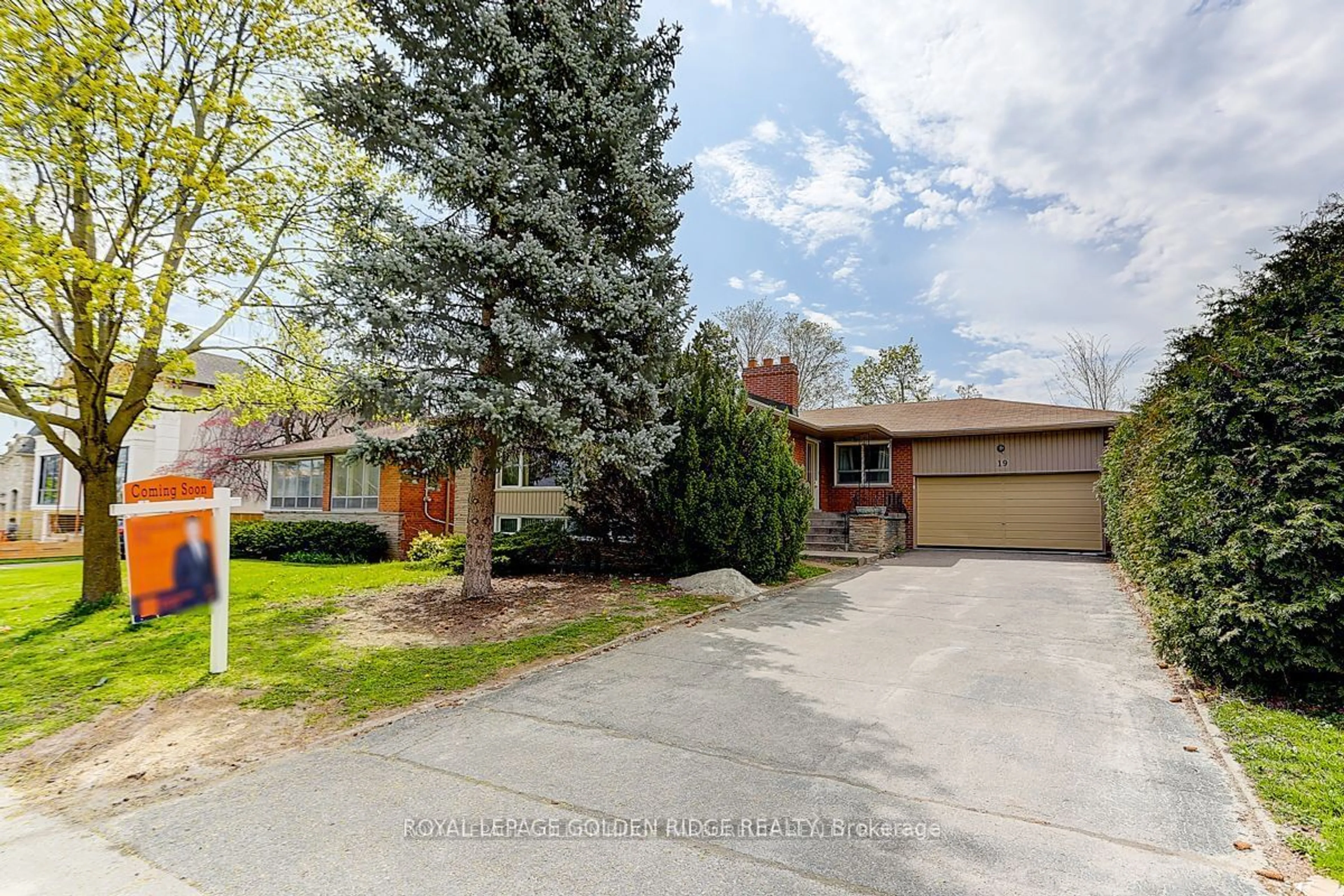 Frontside or backside of a home for 19 Morewood Cres, Toronto Ontario M2K 1L8