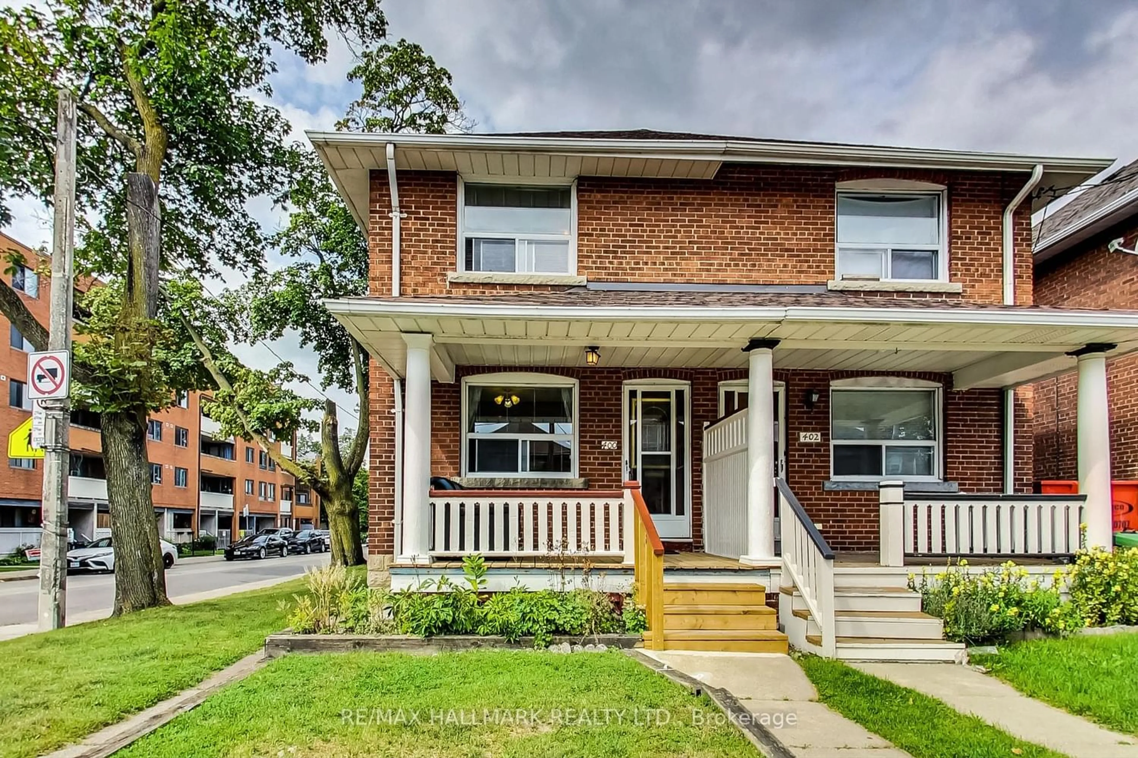Home with brick exterior material for 400 Christie St, Toronto Ontario M6G 3C6