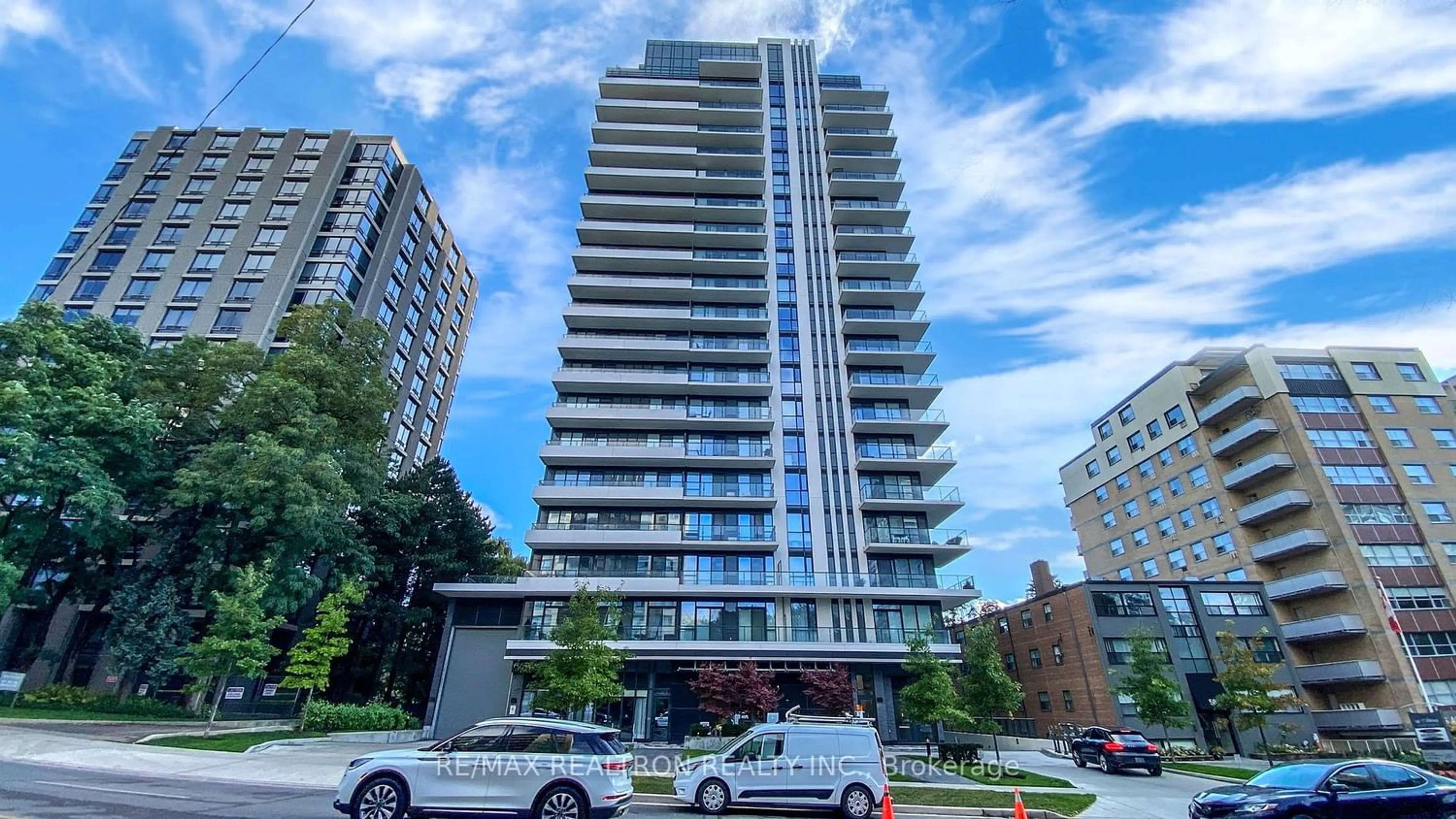 A pic from exterior of the house or condo for 609 Avenue Rd #1607, Toronto Ontario M4V 0B1