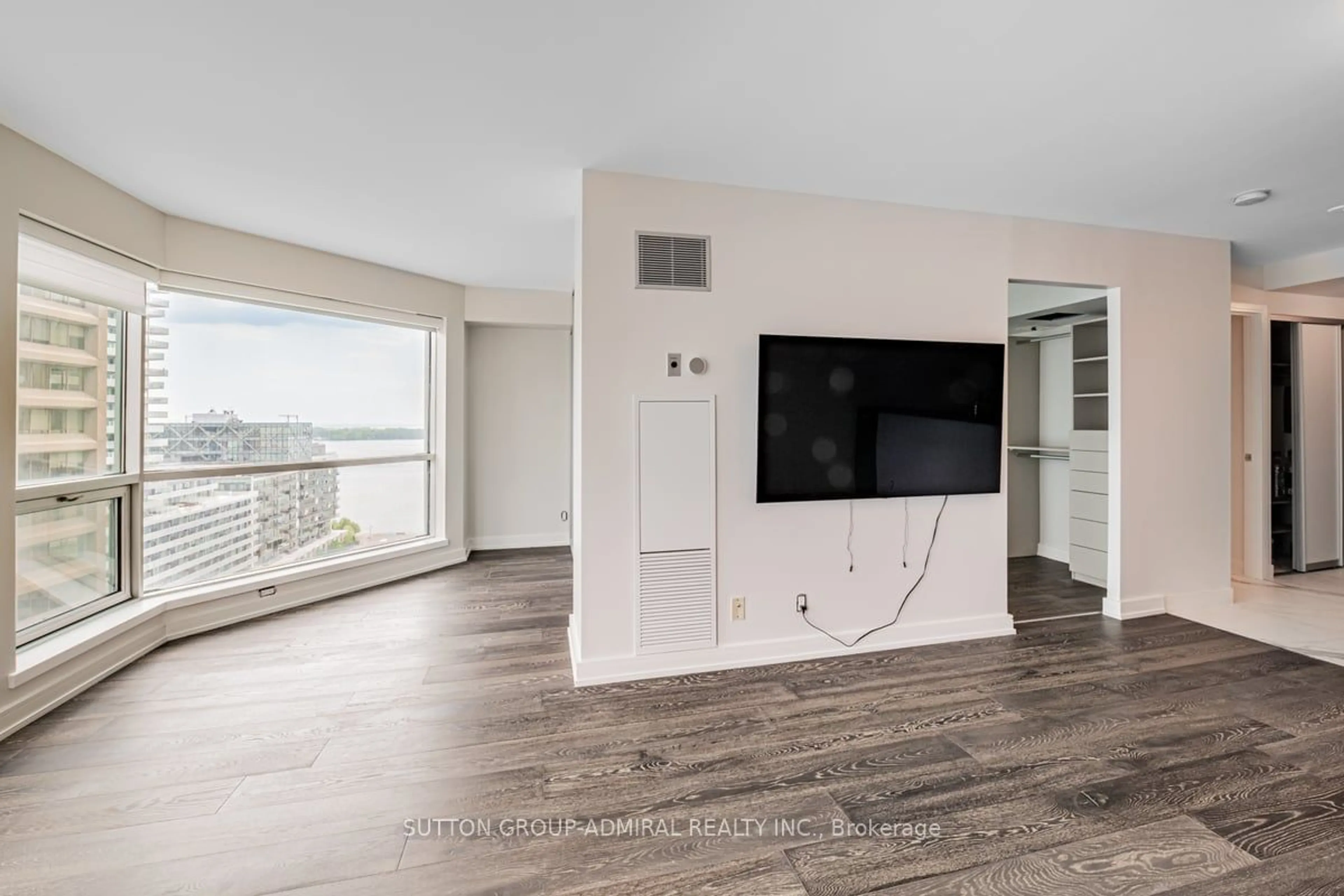 A pic of a room for 10 Yonge St #1910, Toronto Ontario M5E 1R4
