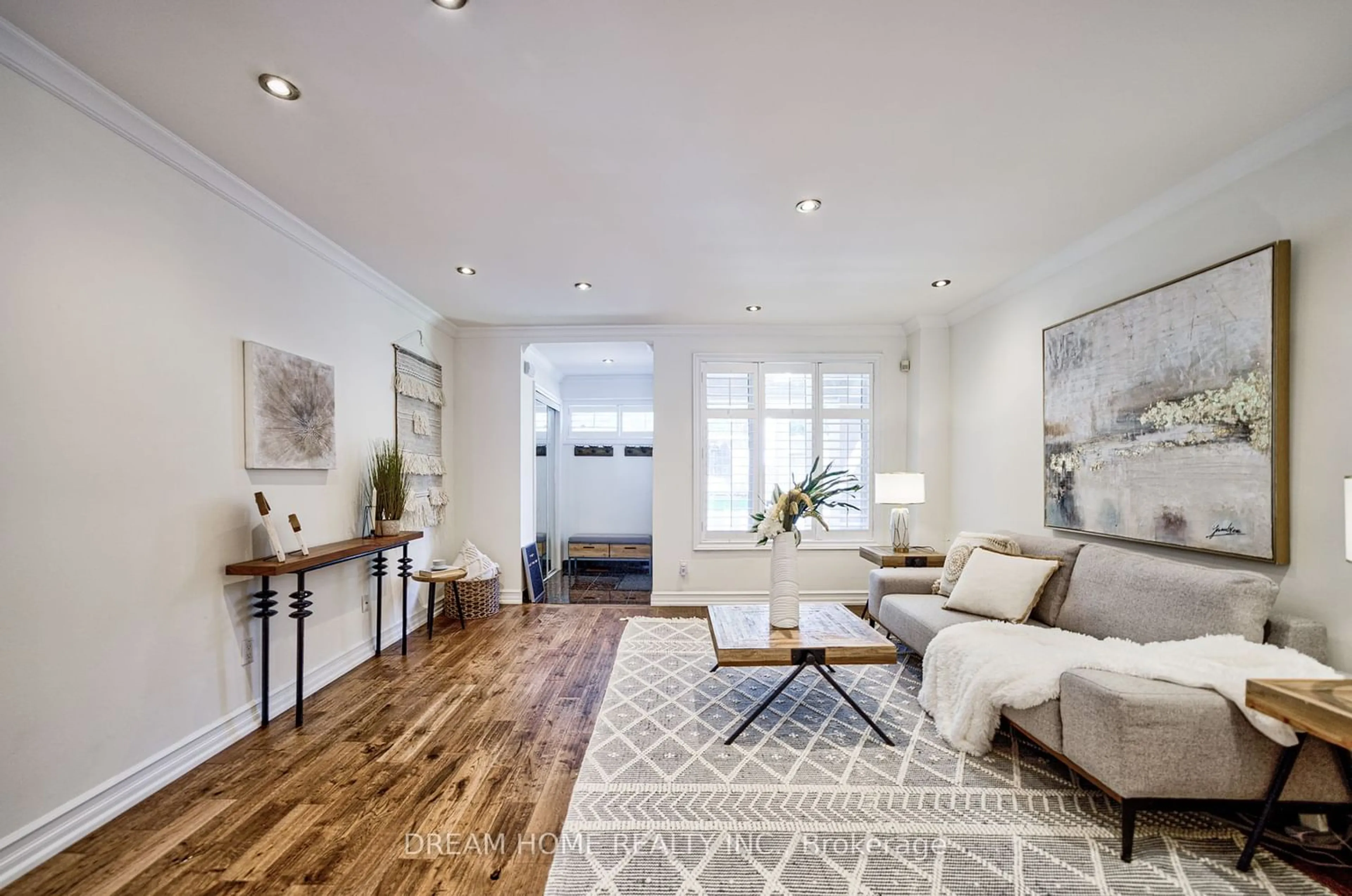 Living room for 273 Davisville Ave, Toronto Ontario M4S 1H1