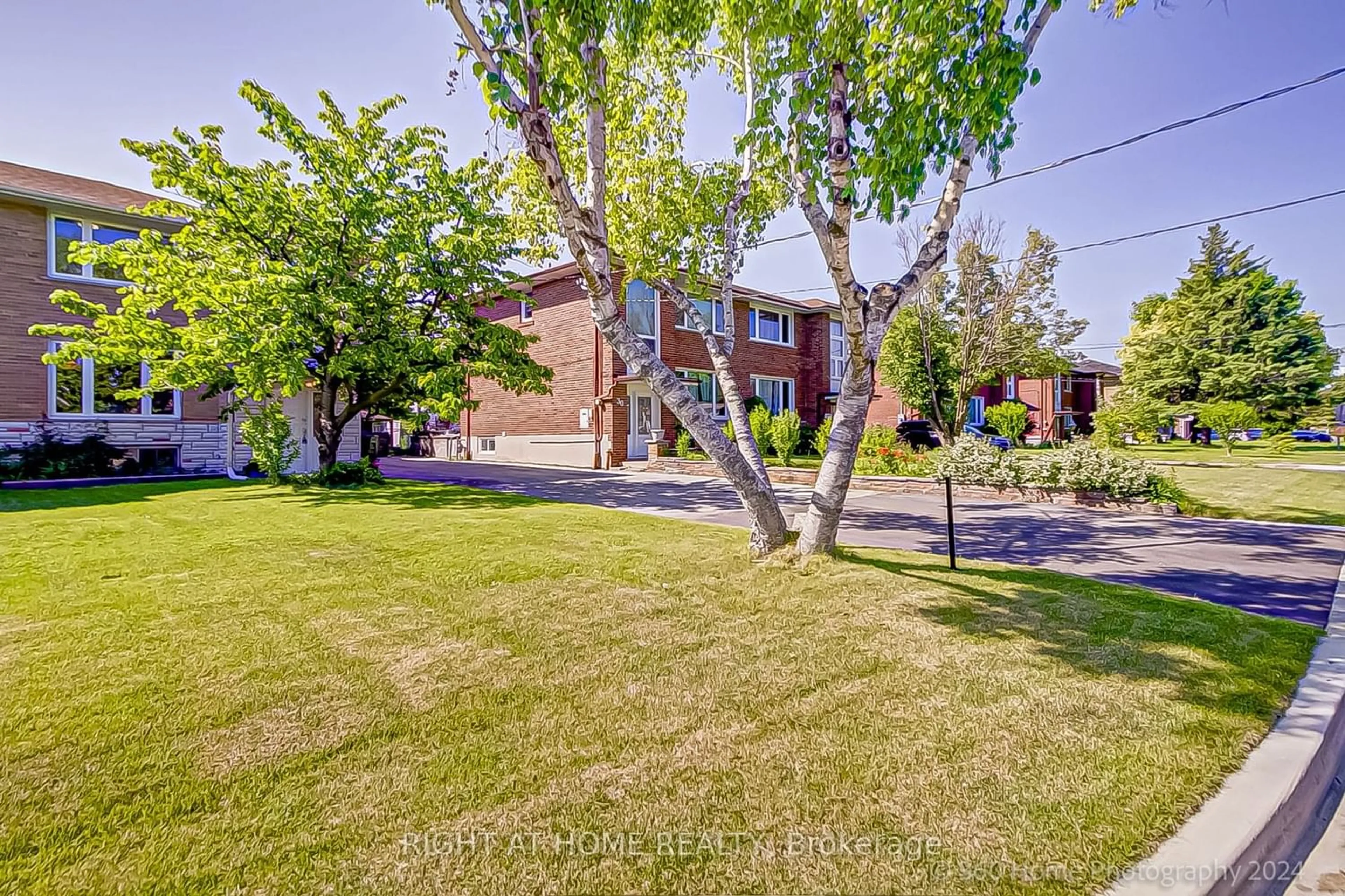 A pic from exterior of the house or condo for 28 Wyndcliff Cres, Toronto Ontario M4A 2K2