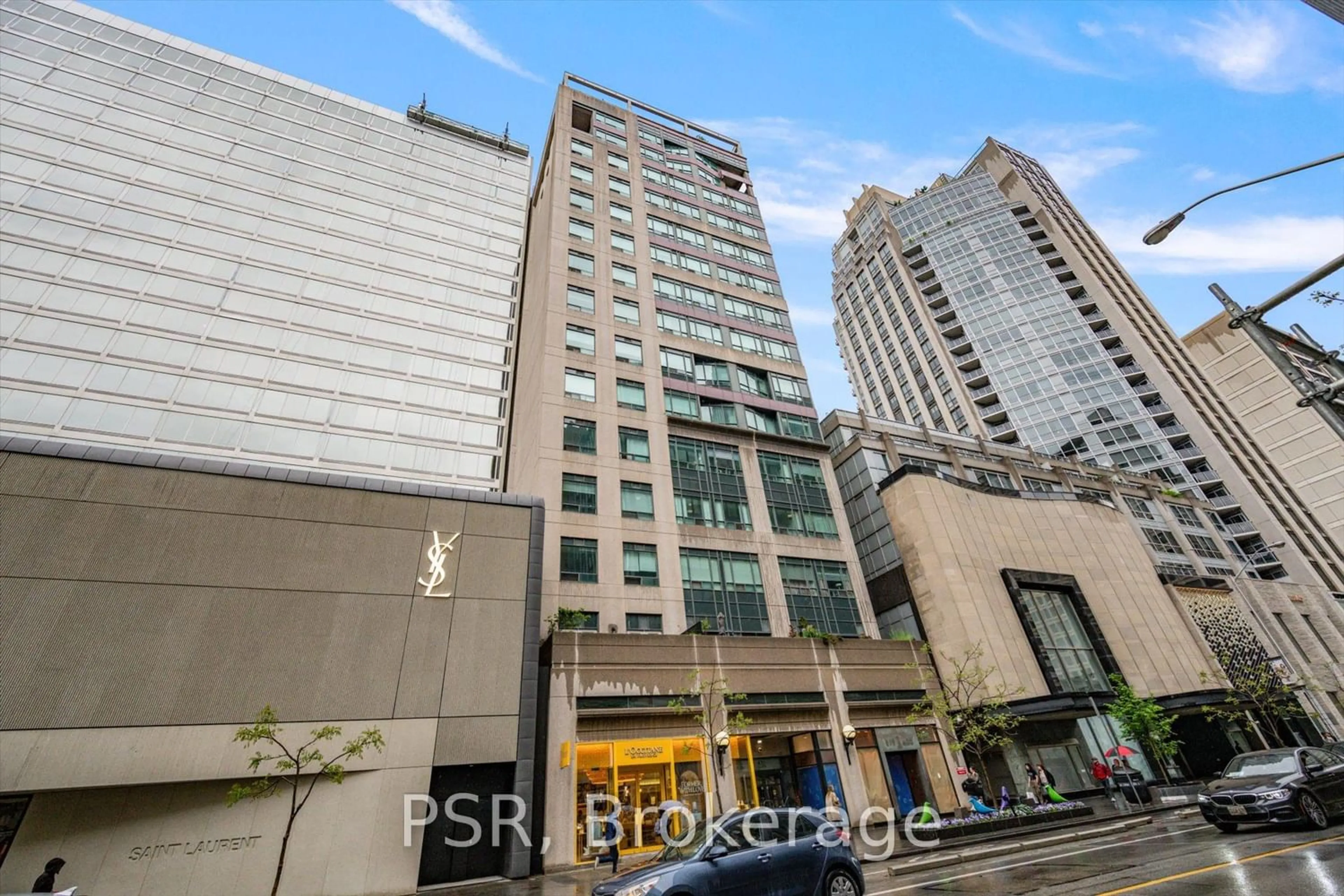 A pic from exterior of the house or condo for 102 Bloor St #601, Toronto Ontario M5S 1M8