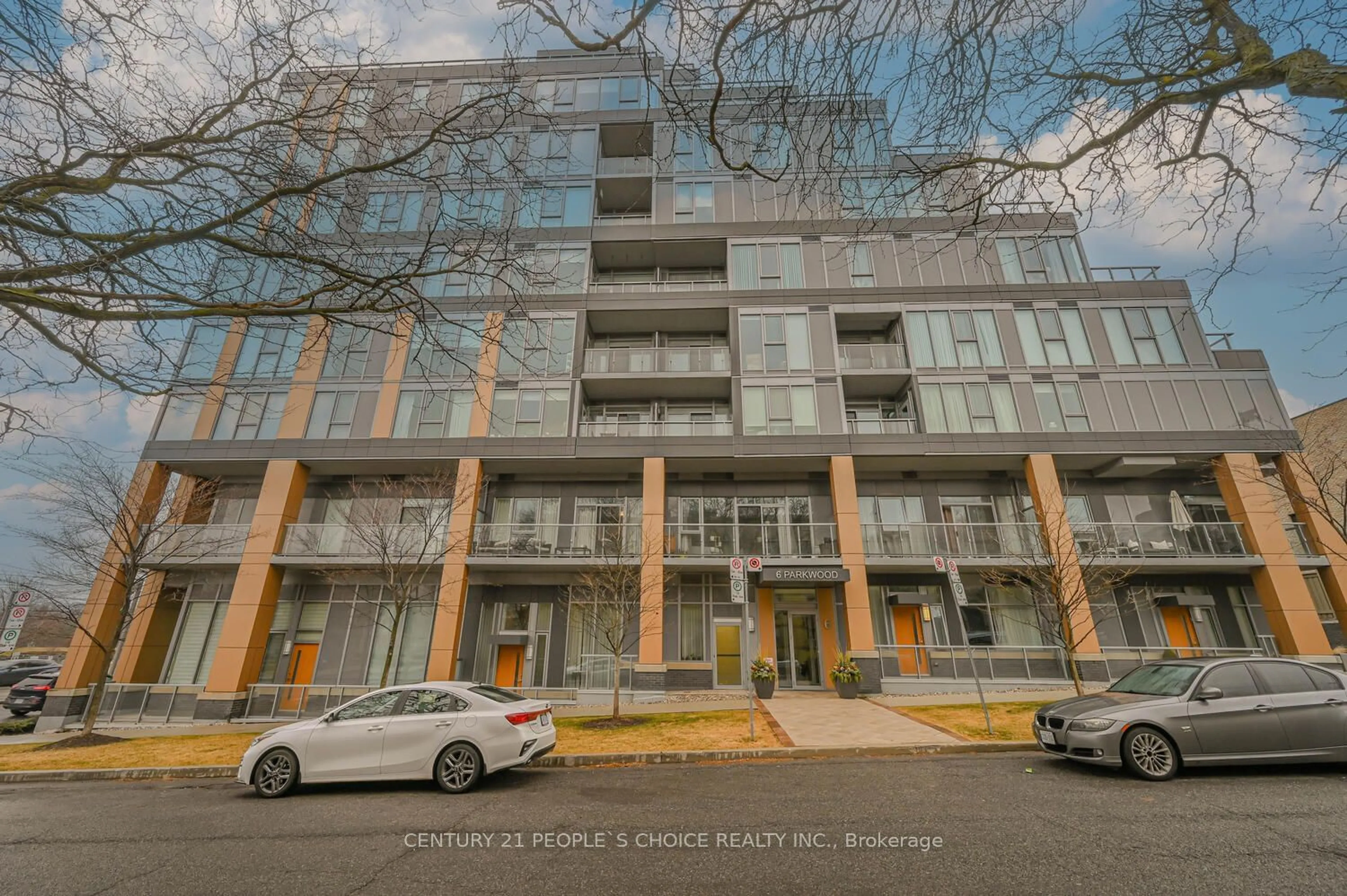 A pic from exterior of the house or condo for 6 Parkwood Ave #611, Toronto Ontario M4V 0A3