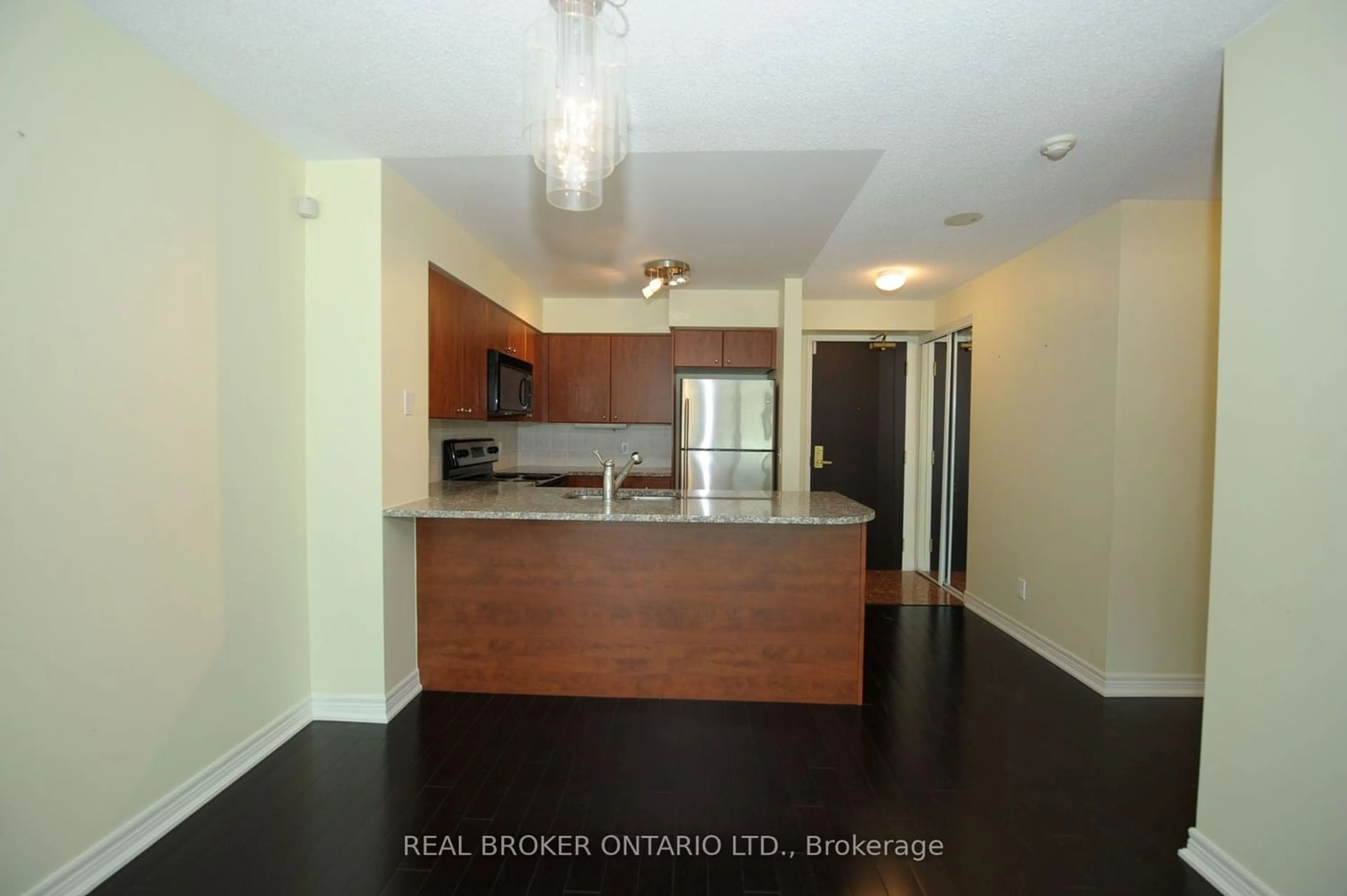 Standard kitchen for 30 Grand Trunk Cres #509, Toronto Ontario M5J 3A4