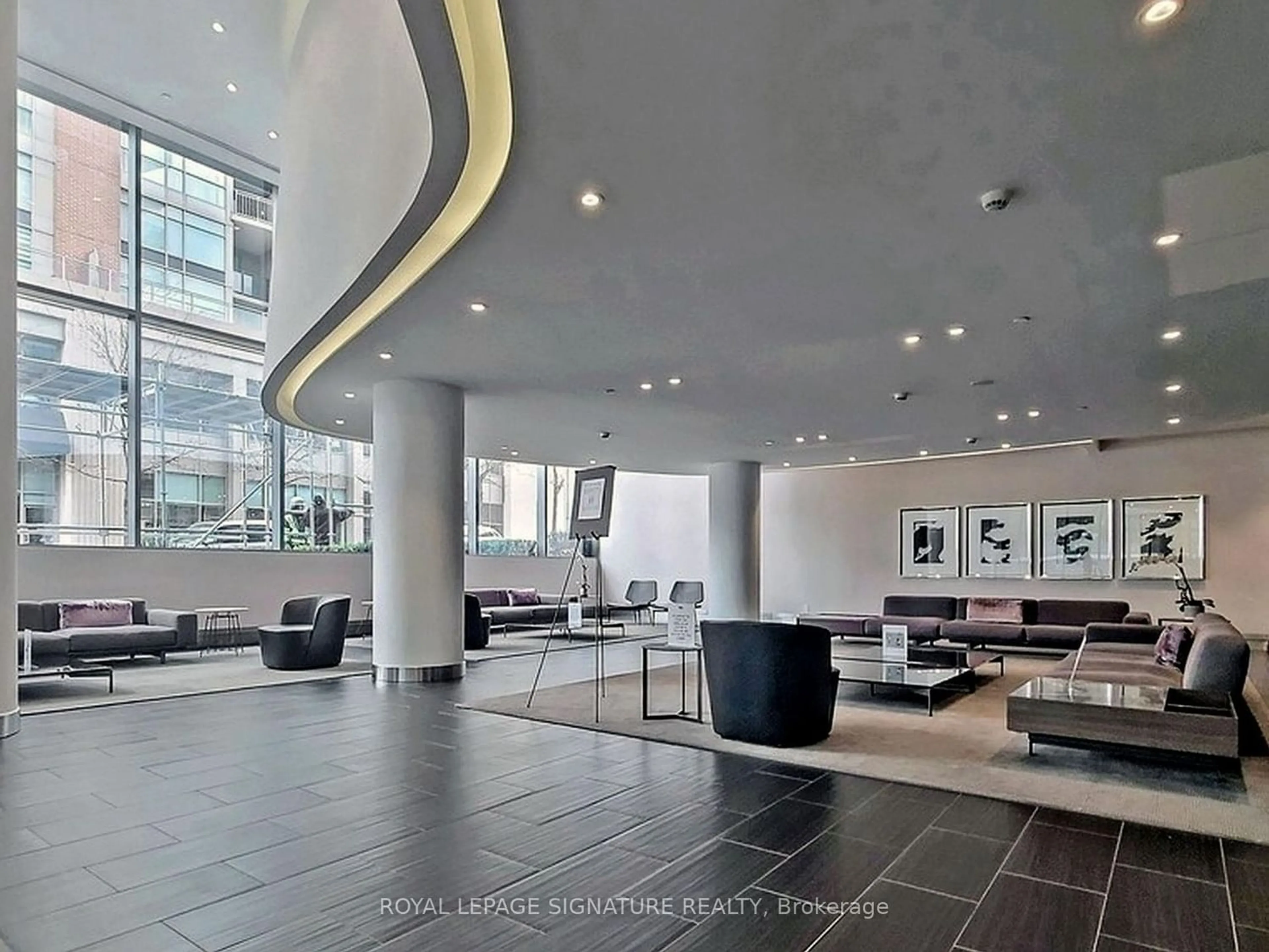 Indoor lobby for 1815 Yonge St #411, Toronto Ontario M4T 2A4