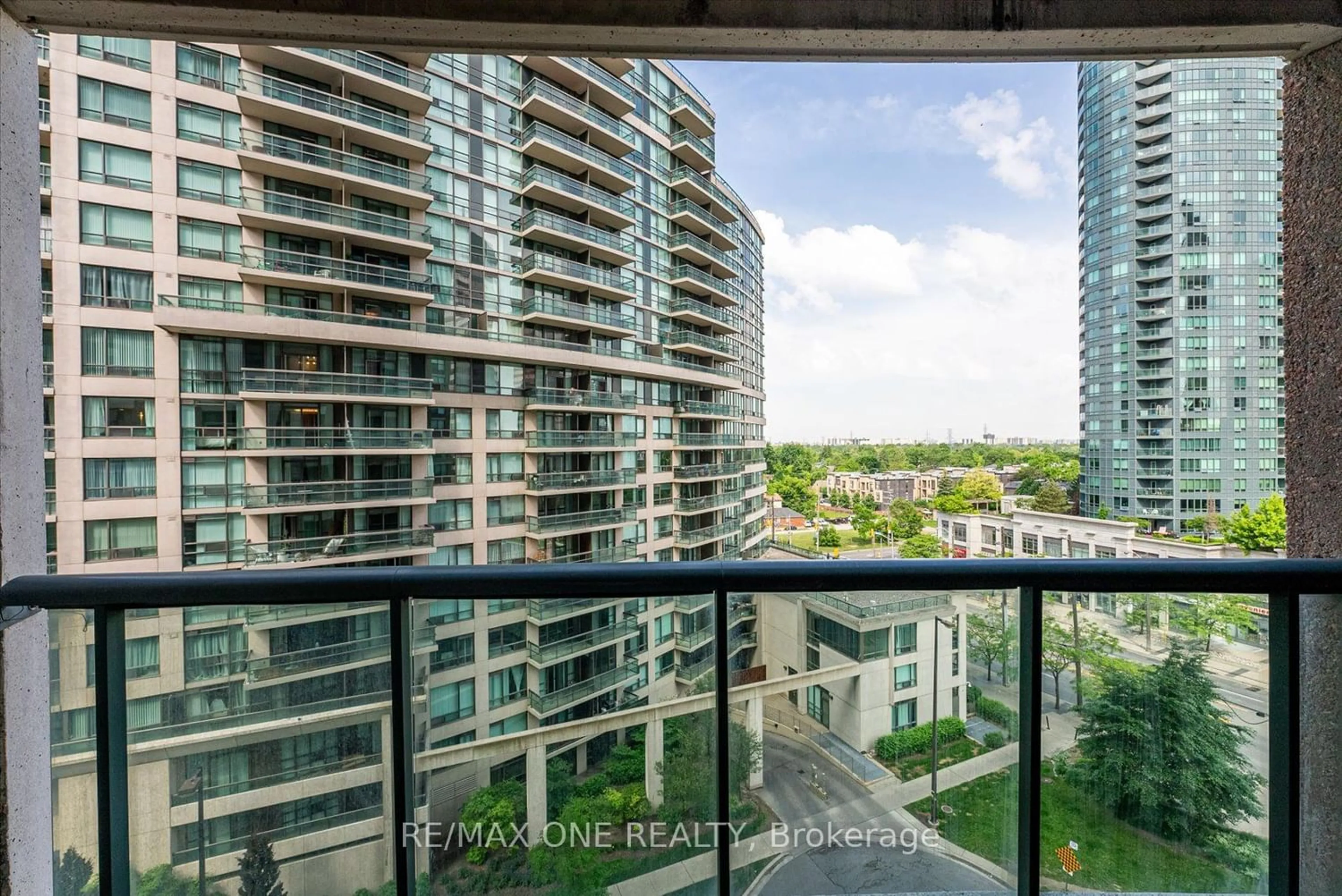 A pic from exterior of the house or condo for 7 Lorraine Dr #909, Toronto Ontario M2N 7H2