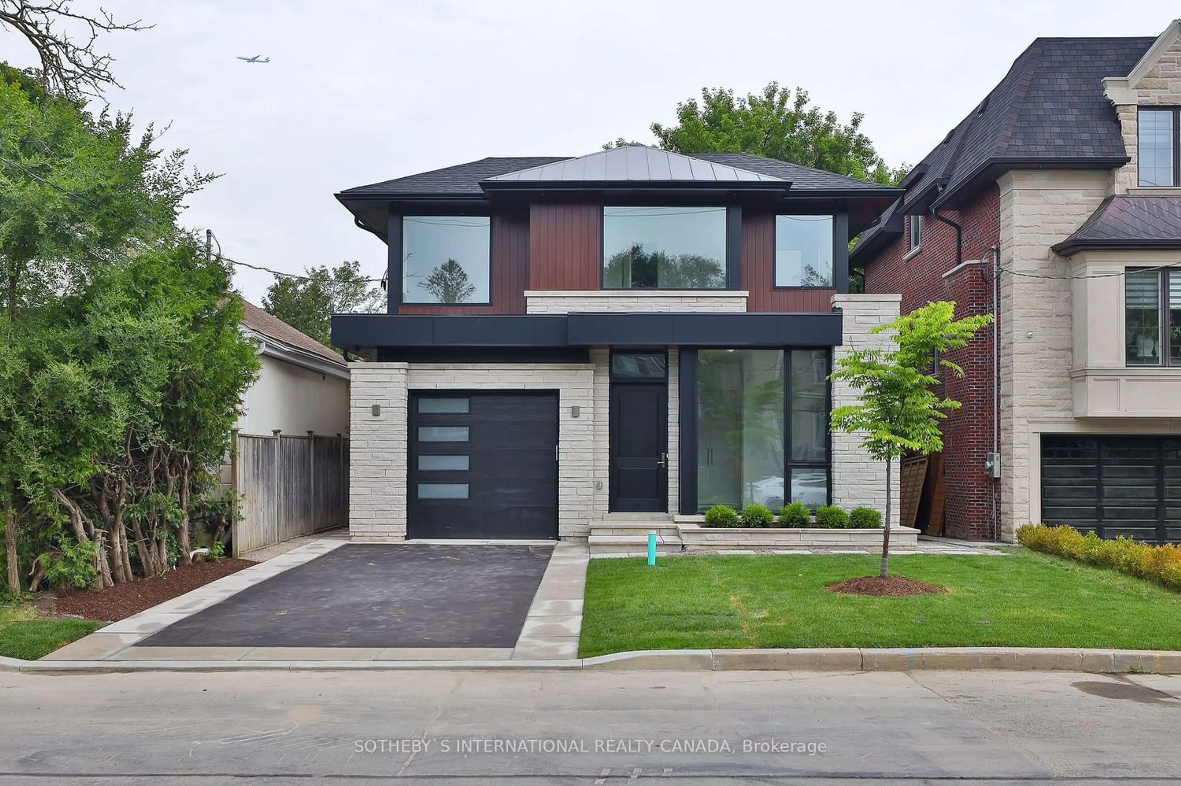 Home with brick exterior material for 220 Harlandale Ave, Toronto Ontario M2N 1P7