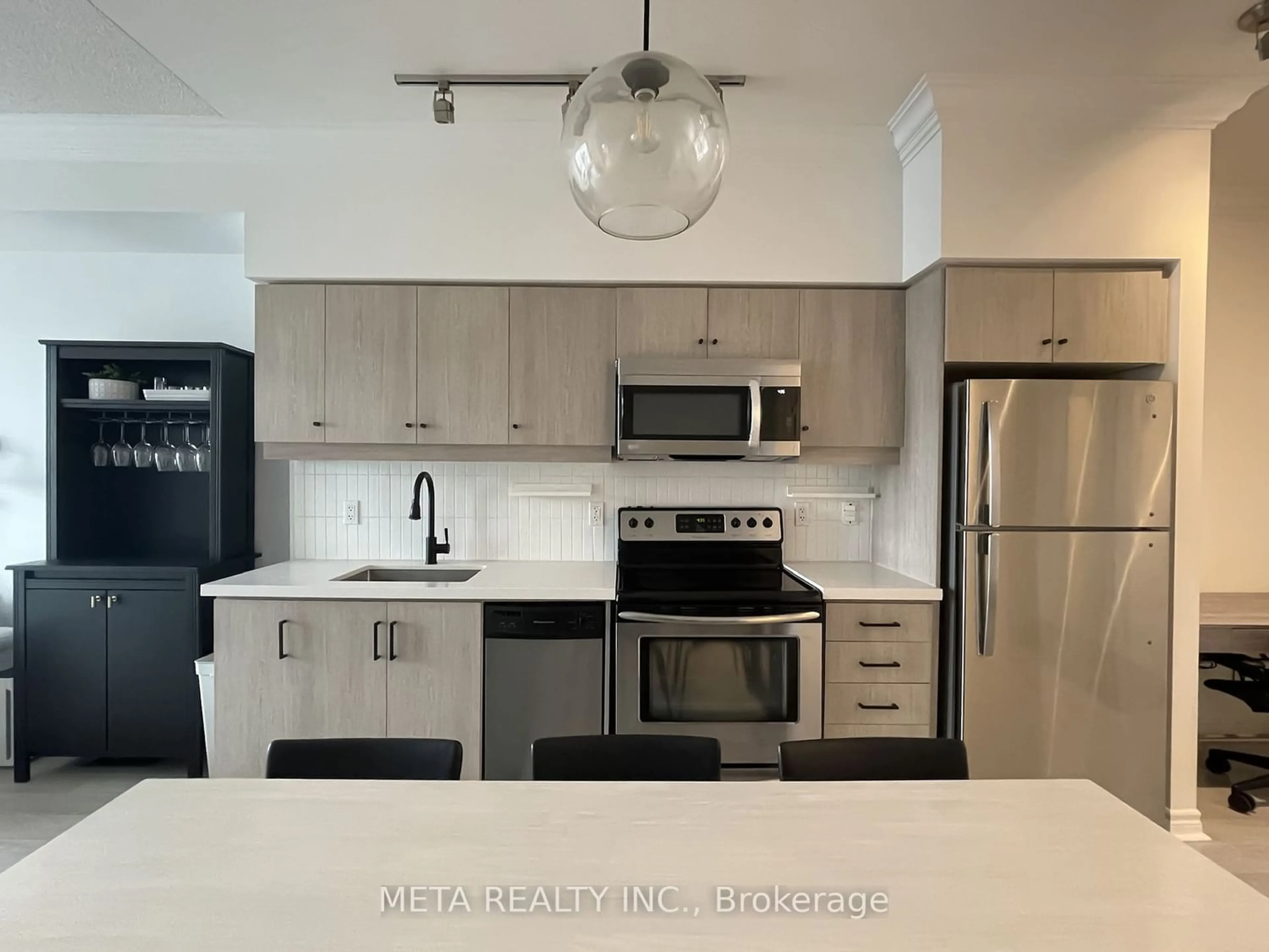 Standard kitchen for 2885 Bayview Ave #406, Toronto Ontario M2K 0A3