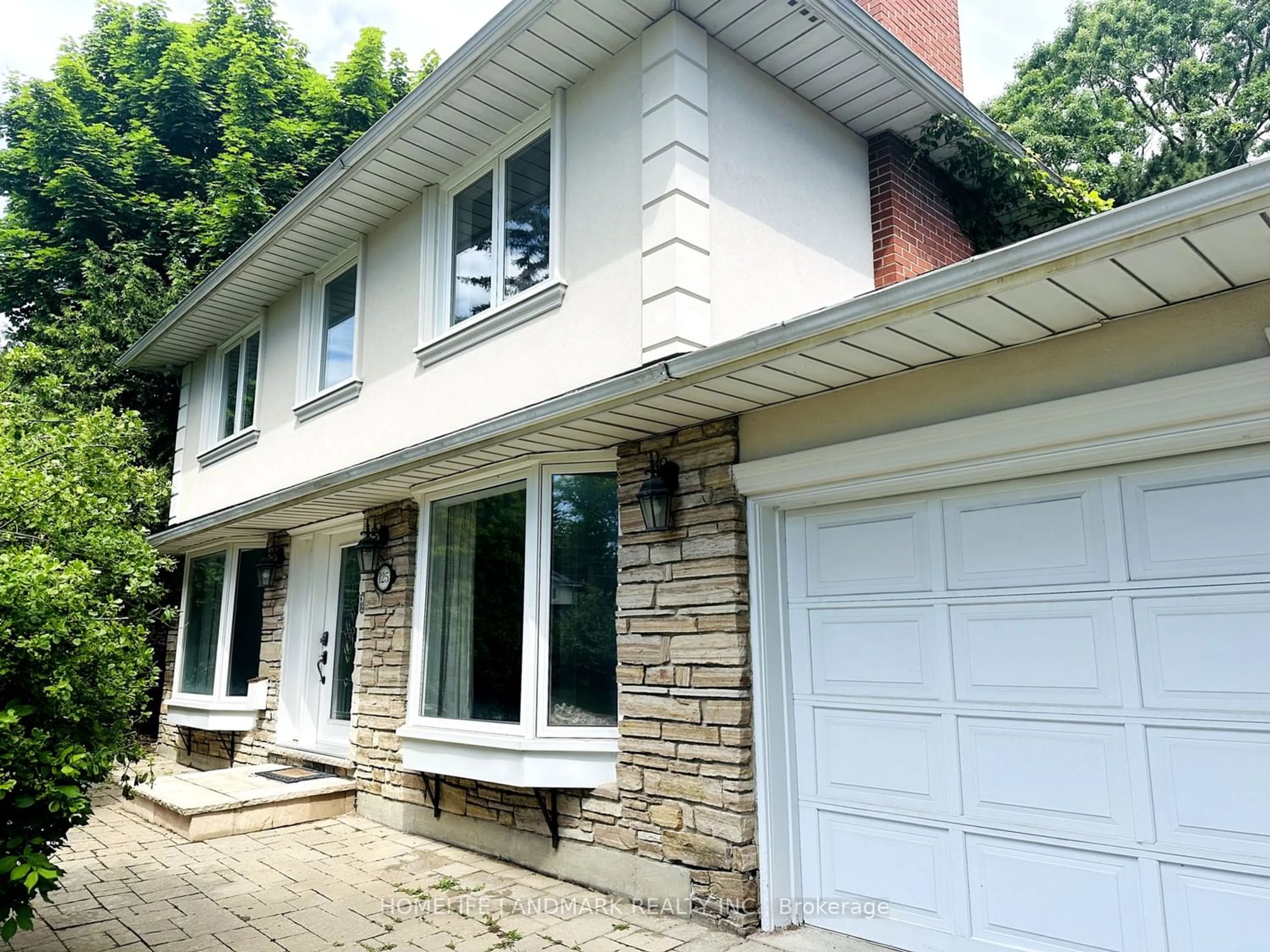 Frontside or backside of a home for 125 Bannatyne Dr, Toronto Ontario M2L 2P5