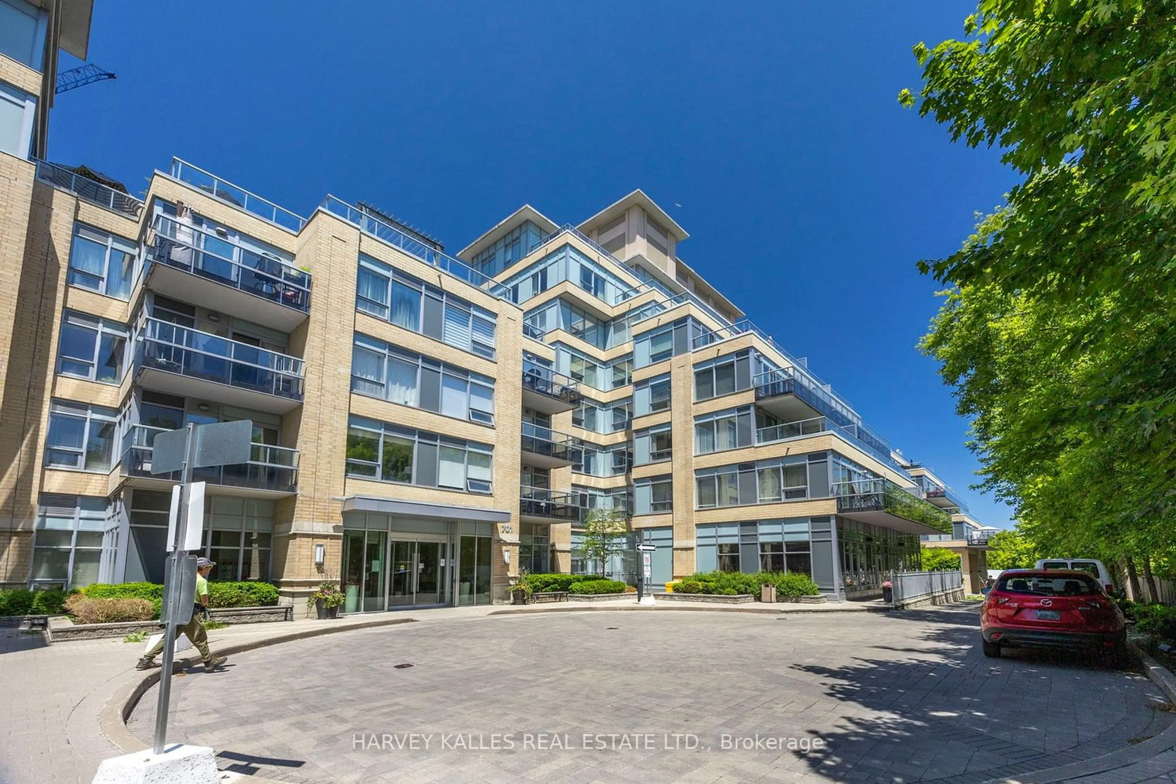 A pic from exterior of the house or condo for 701 Sheppard Ave #701, Toronto Ontario M3H 0B2